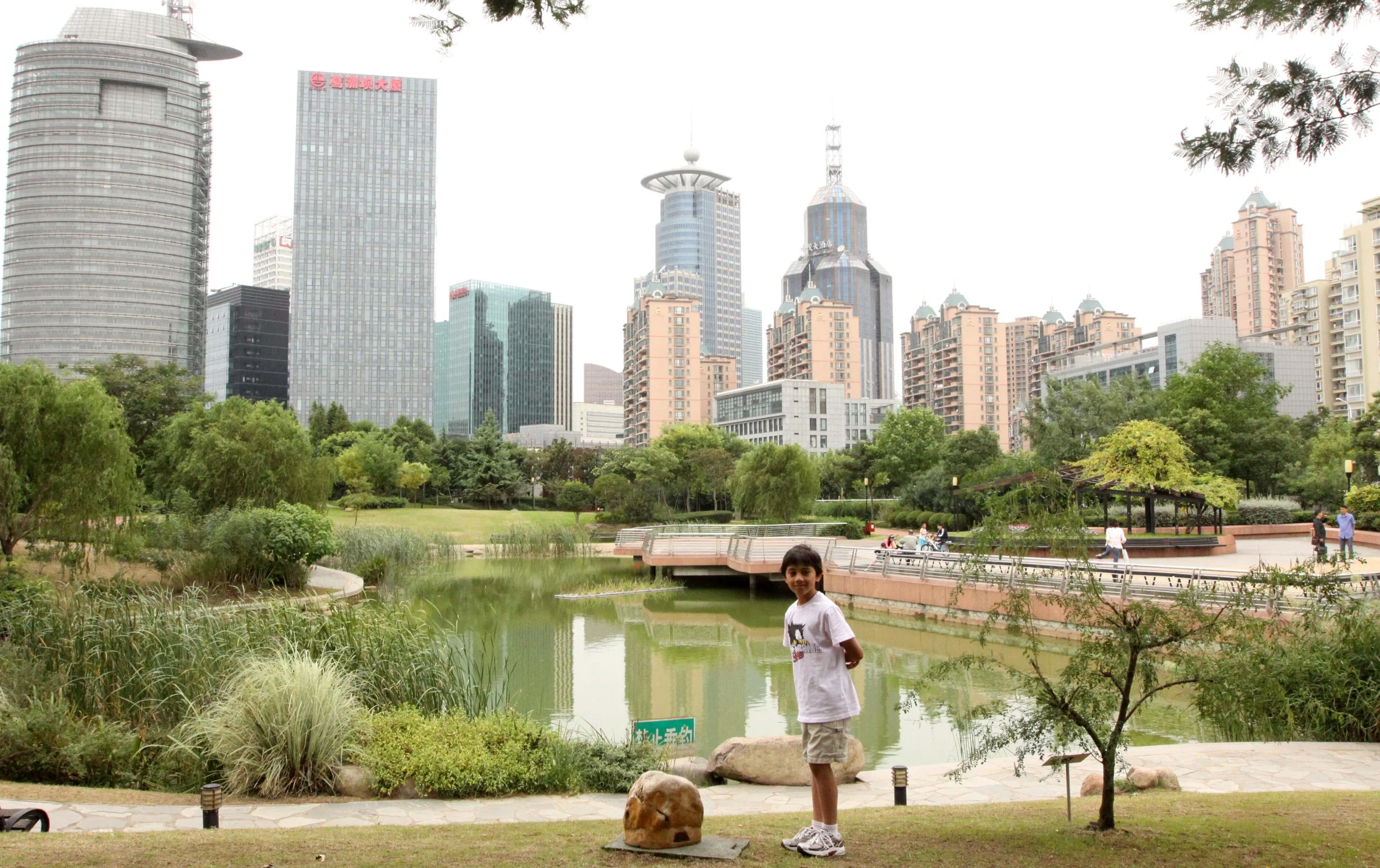 OCTOBER 2011 NATIONAL HOLIDAY VACATION IN SHANGHAI - BIKE RIDE FROM JINQIAO TO BUND - 32 KM (63).JPG