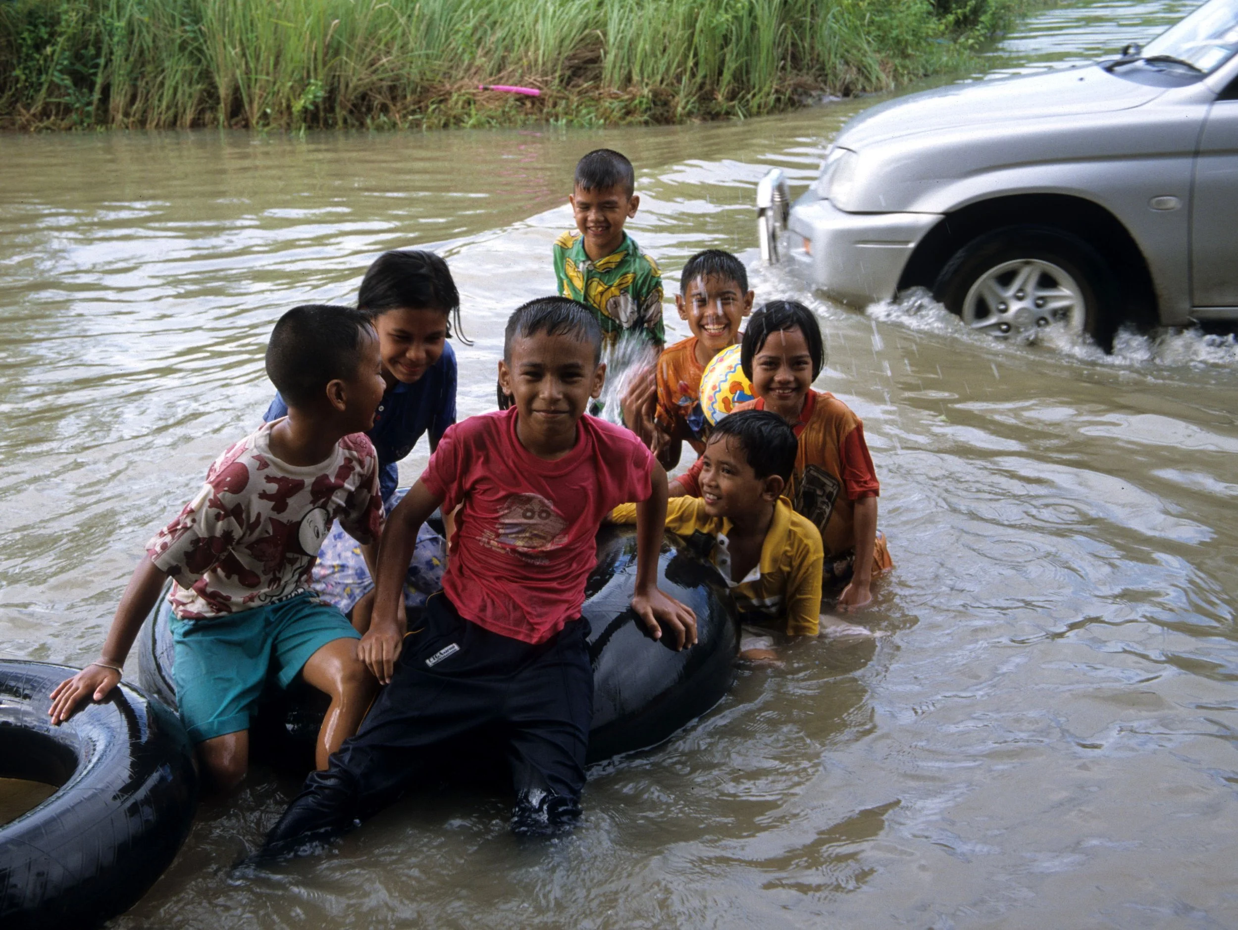 2009 Nakhonsithammarat Thailand with Family & Floods (19).jpg