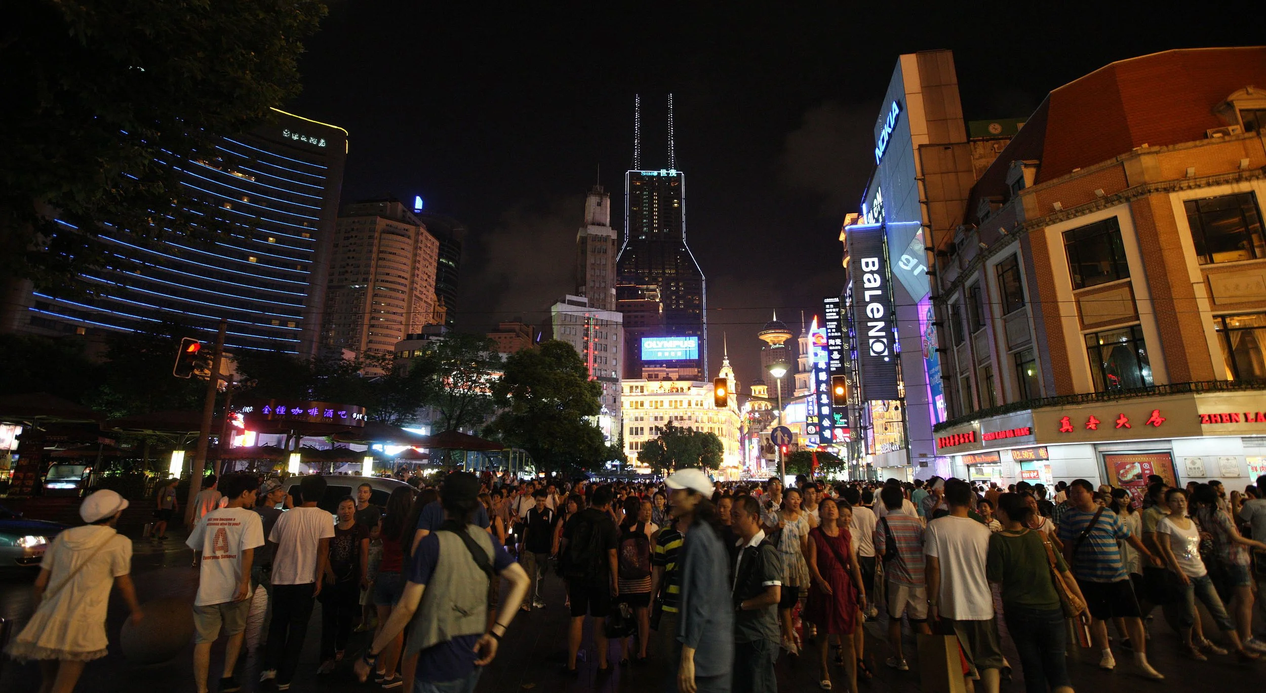 SHANGHAI NIGHT OUT - NANJING ROAD IN AUGUST (23).JPG