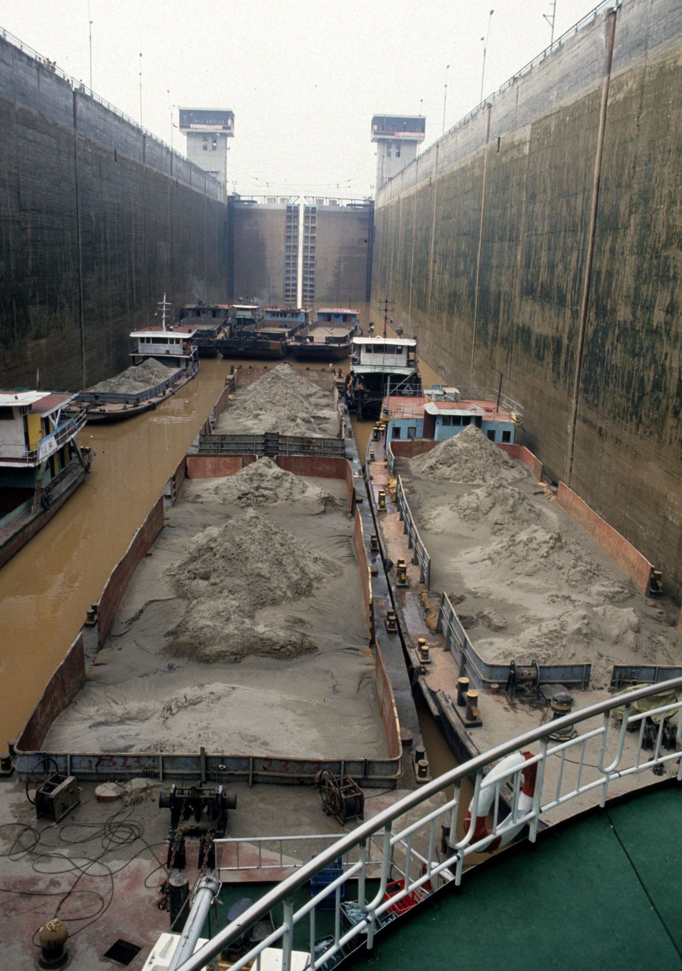 YANGTZE RIVER - LOWER DAM AND POWER GRID.jpg