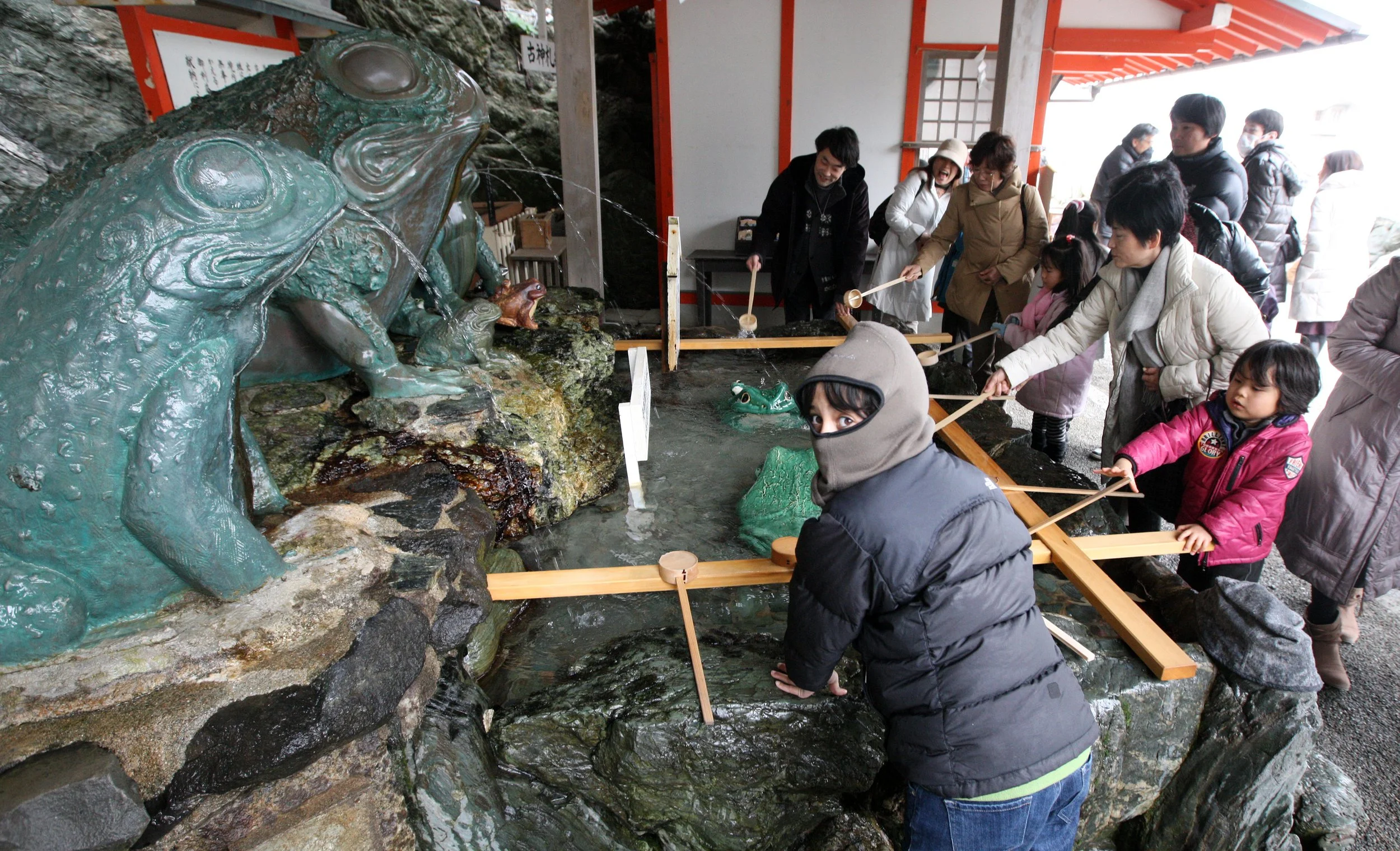 MEOTO IWA ROCKS AND SHRINE NEAR TOBA JAPAN (19).JPG