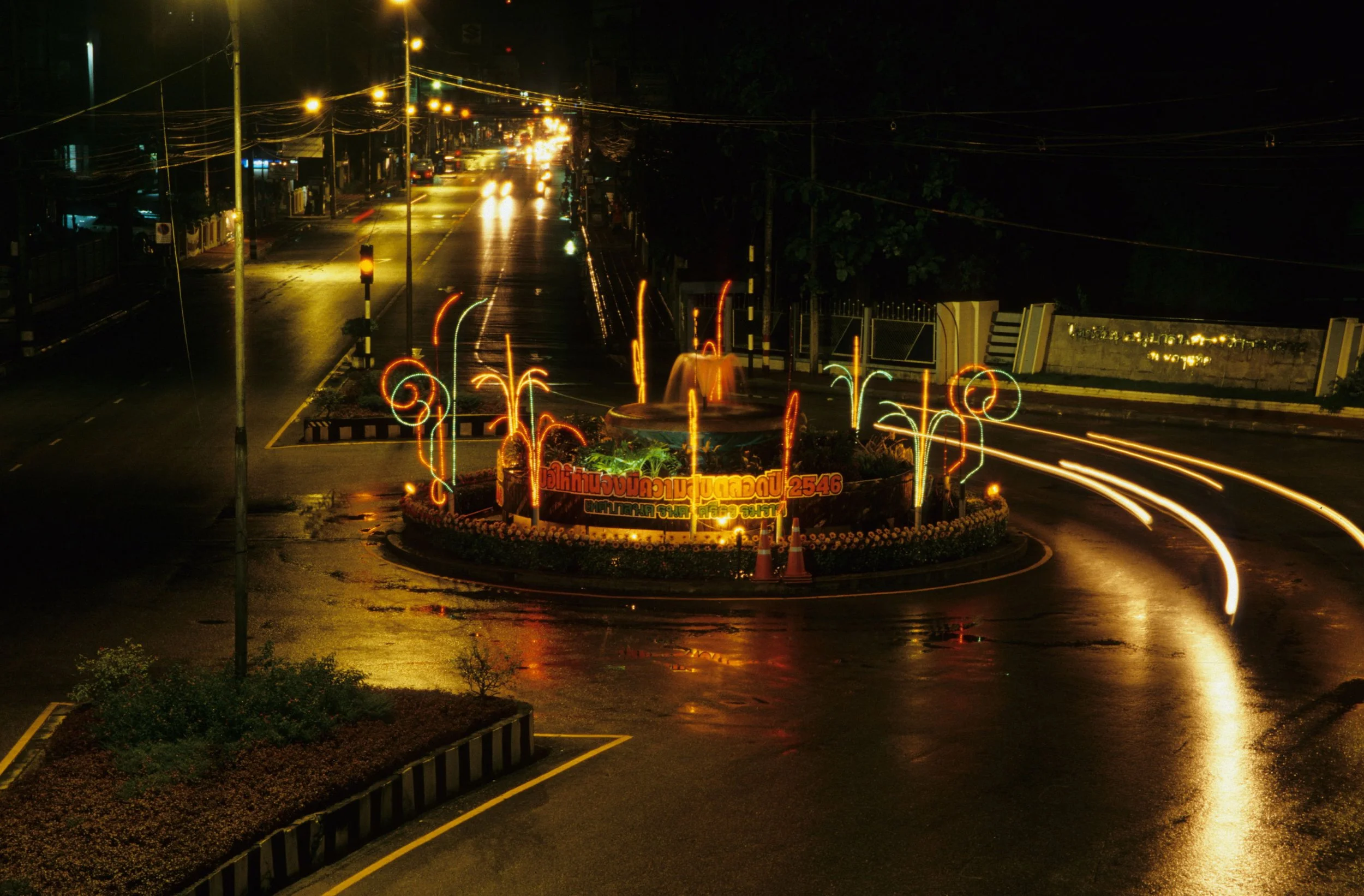 2004 Nakhonsithammarat Markets, Monks and Baby Cokie (12).jpg