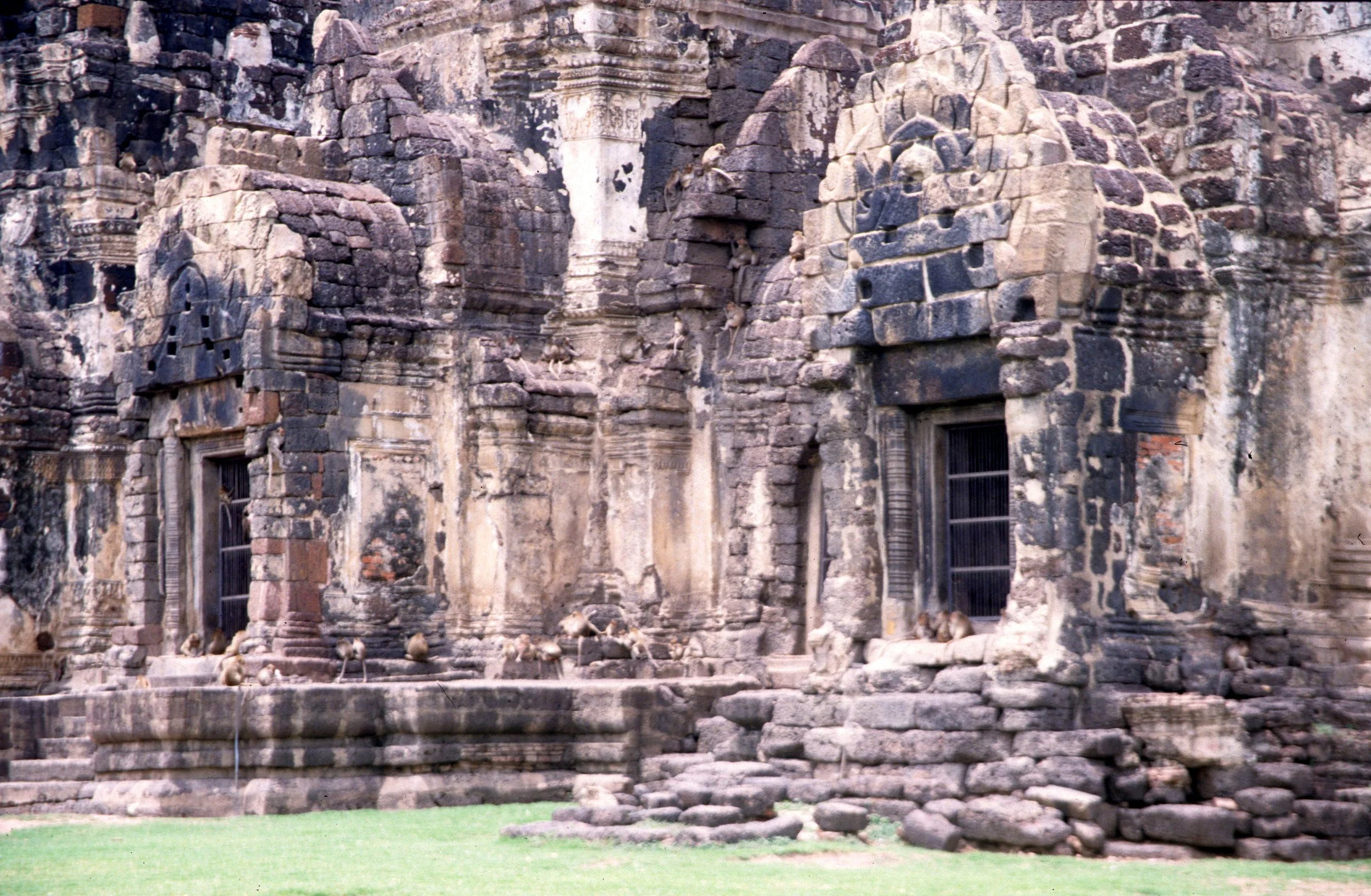LOPBURI - MONKEY TEMPLE D.jpg