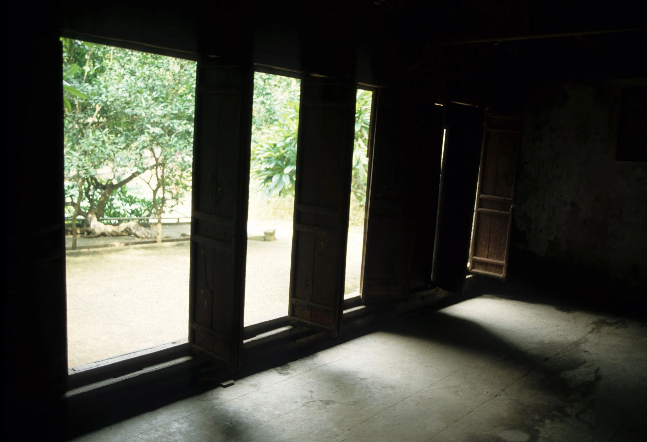 DEN HUNG VIET NAM 1994 (2).jpg
