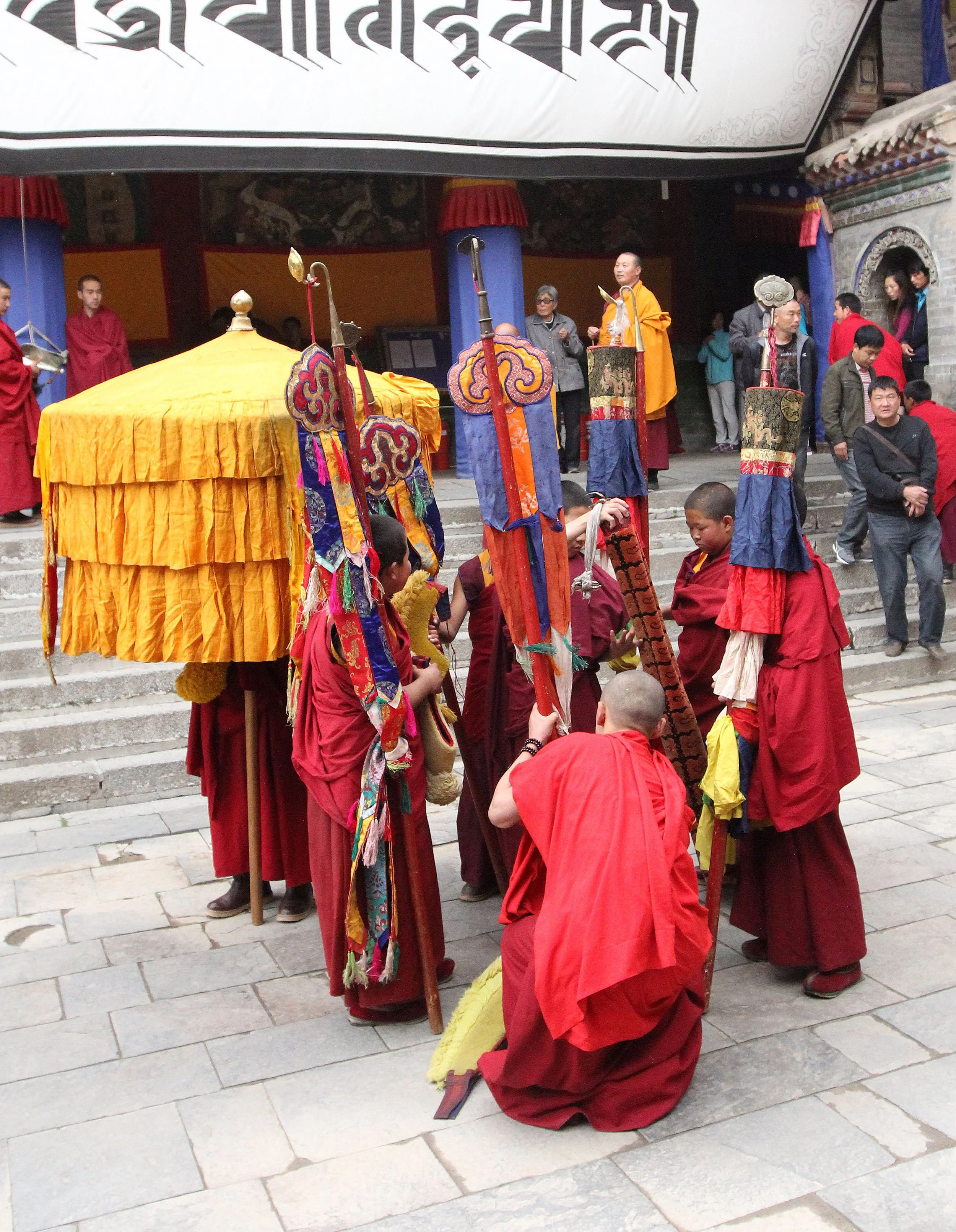 KUMBUM MONASTERY - QINGHAI - SUNNING BUDDHA FESTIVAL 2013 (70).JPG