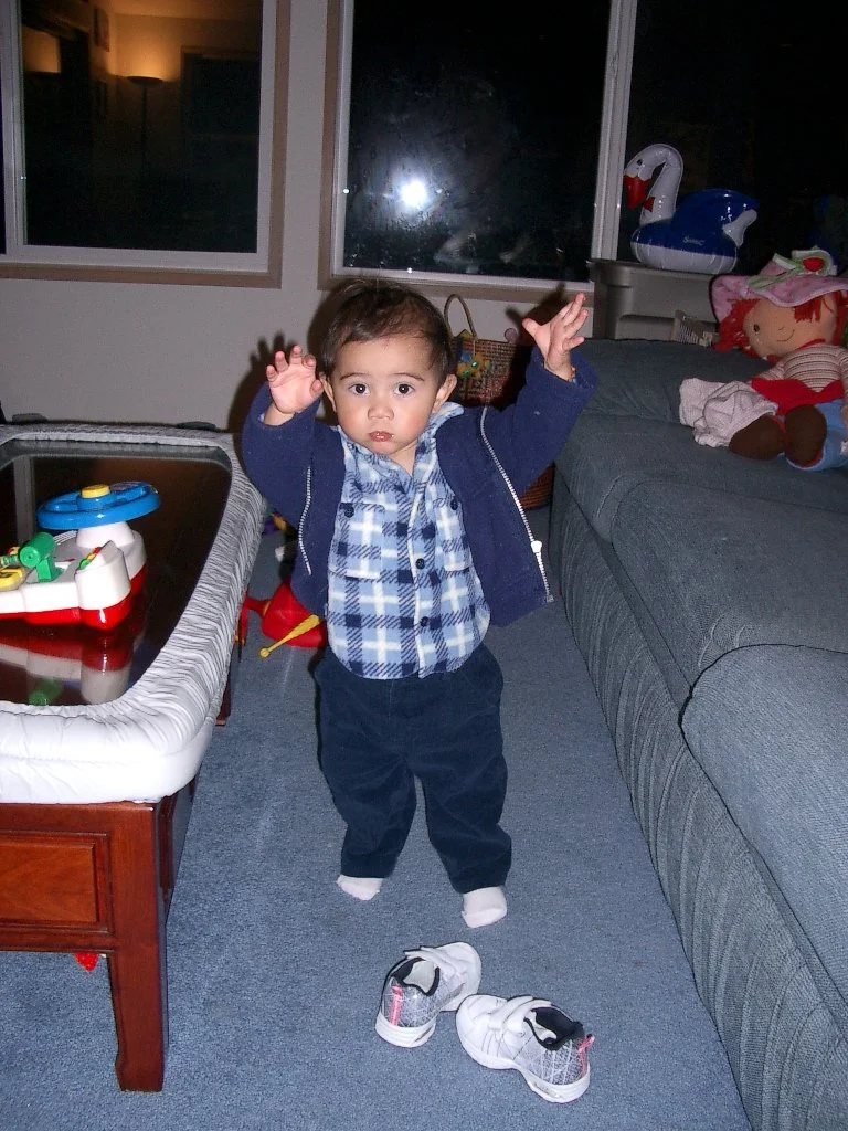 2003-11-16 COKIE PLAYING AT HOME (2).JPG