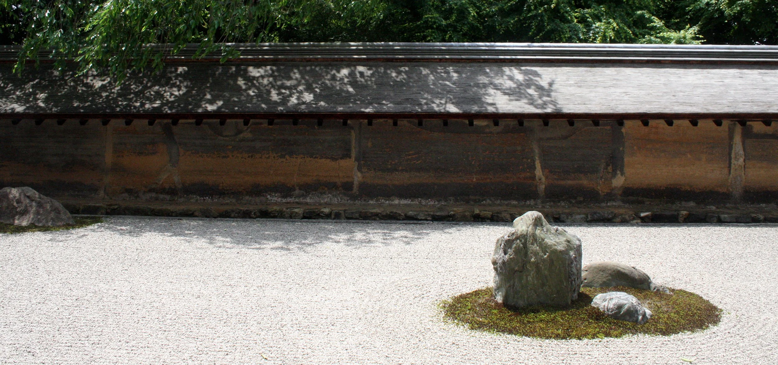KYOTO - MAY 2009 - RYOANJI ROCK GARDEN (63).JPG
