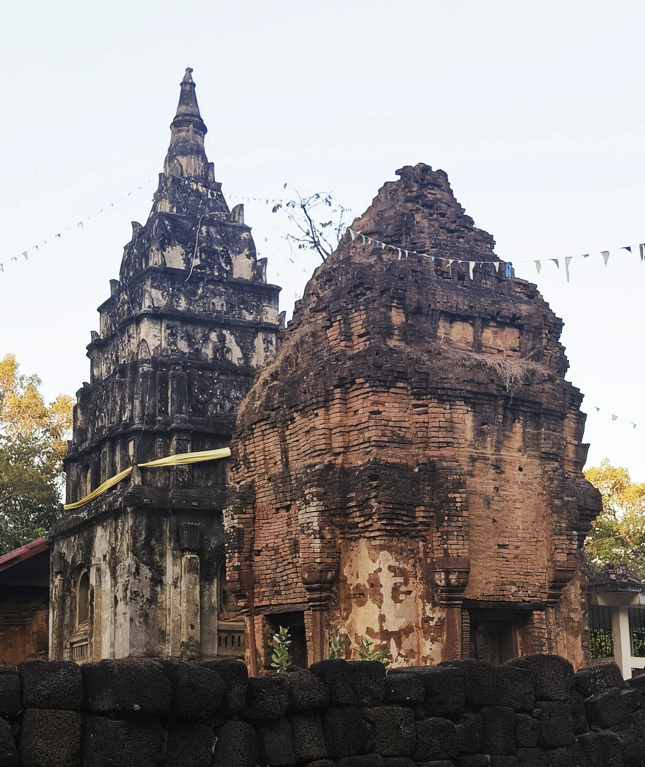 Wat Ku Phra Kona - Roi Et (18).jpg
