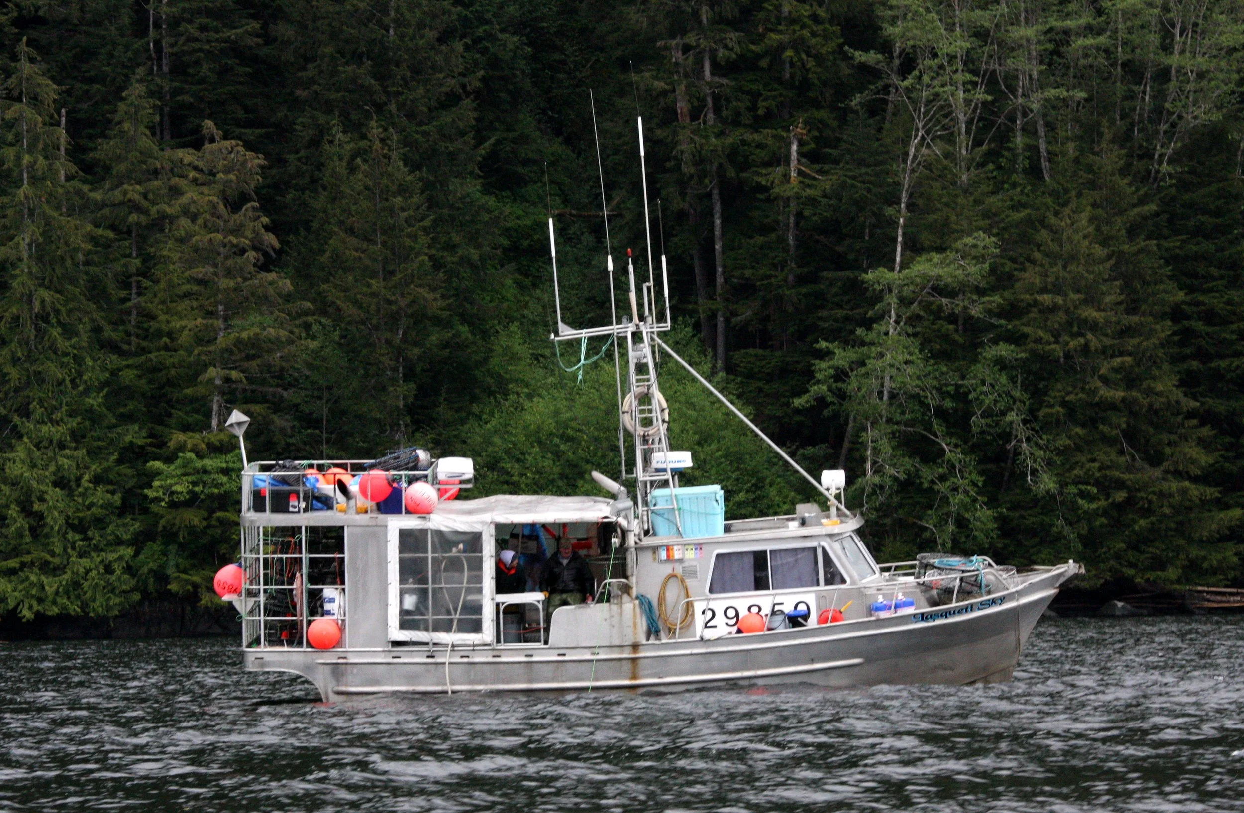 KNIGHT'S INLET BRITISH COLUMBIA - PRAWNERS.JPG