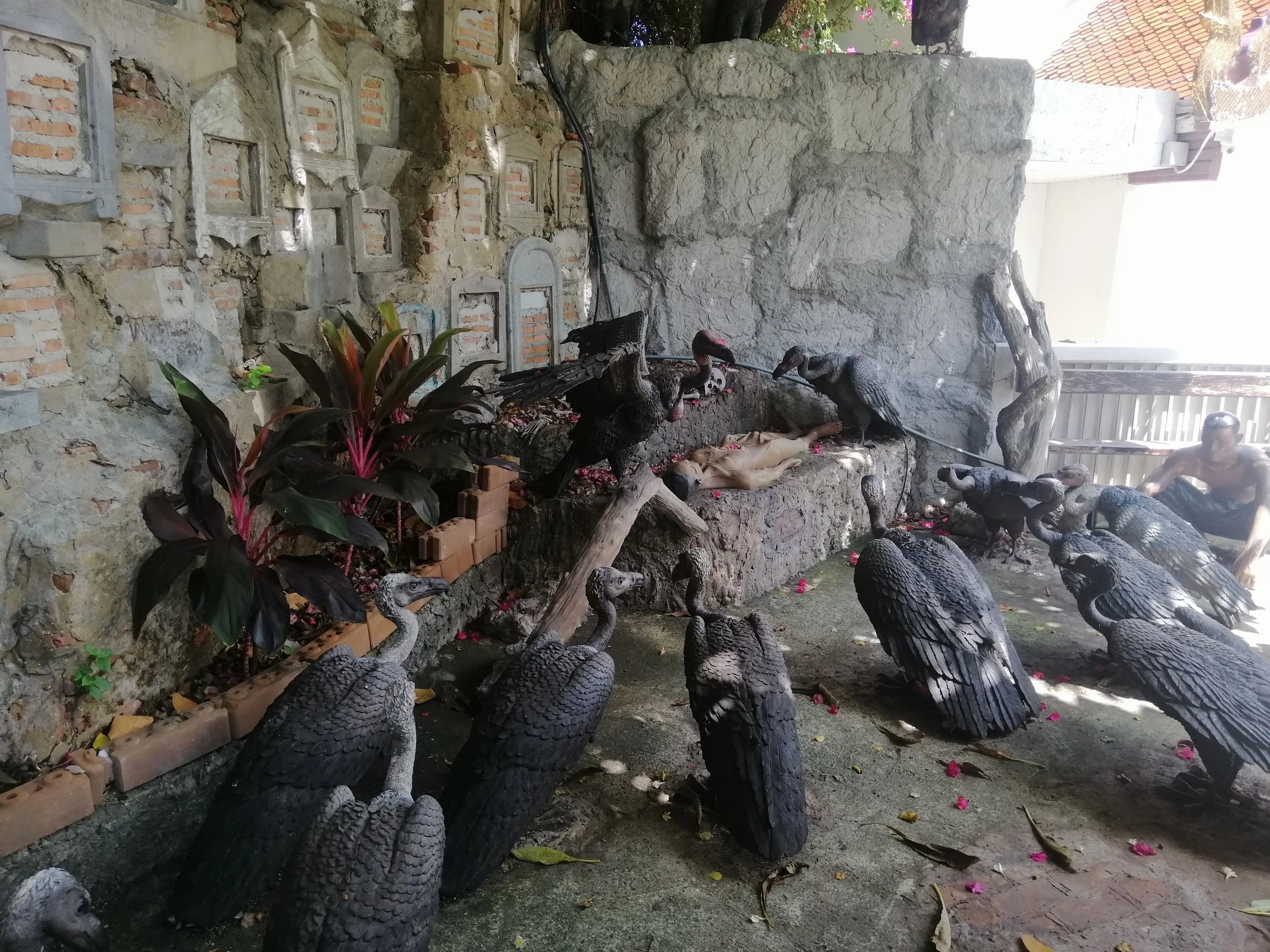 2020 Bagnkok - Wat Sakket visit to see Vulture Statue (87).jpg