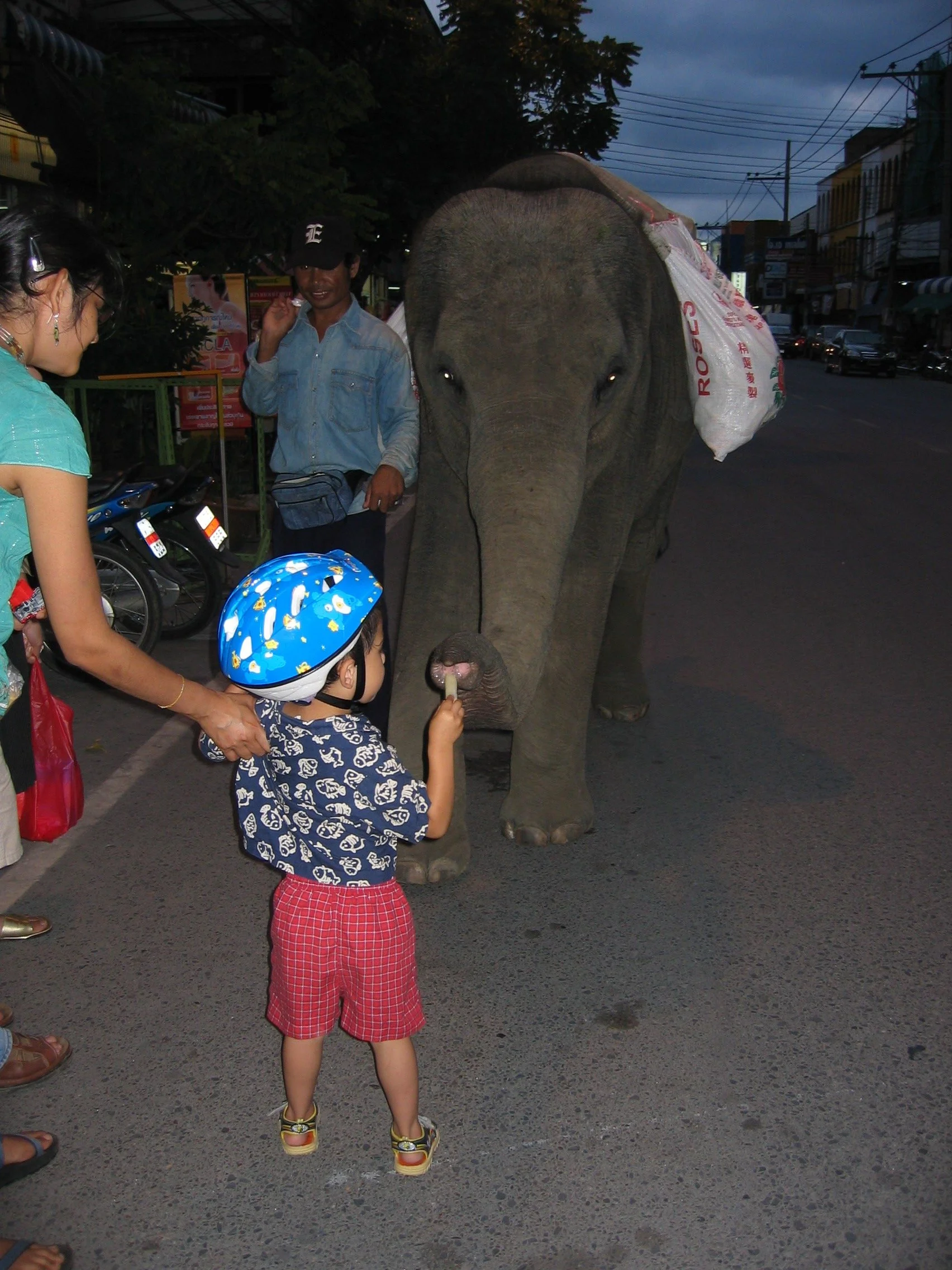 2005 Nakhonsithammarat with Family (4).jpg