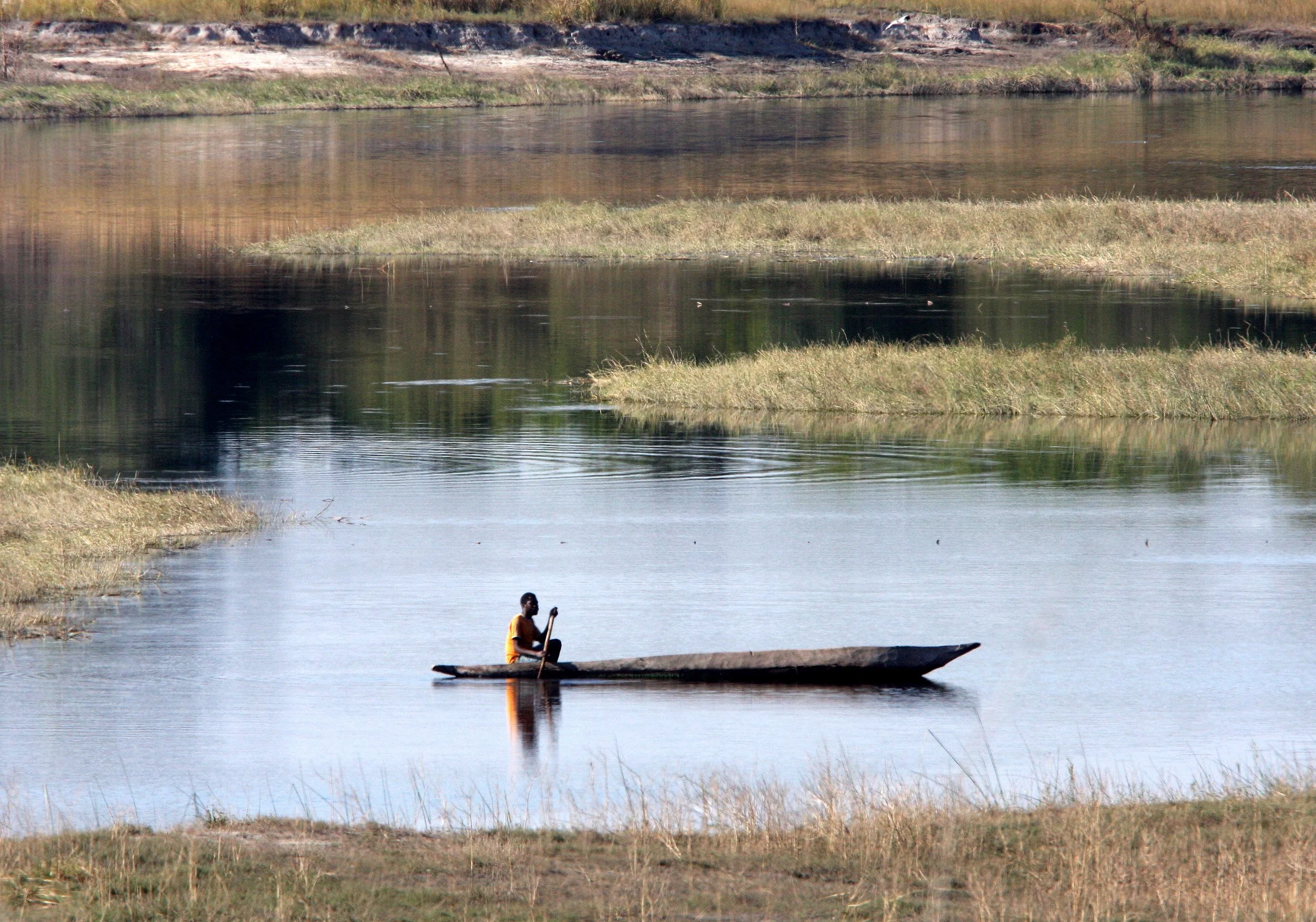 CHOBE NATIONAL PARK BOTSWANA - MOKORO FISHERMAN (3).JPG