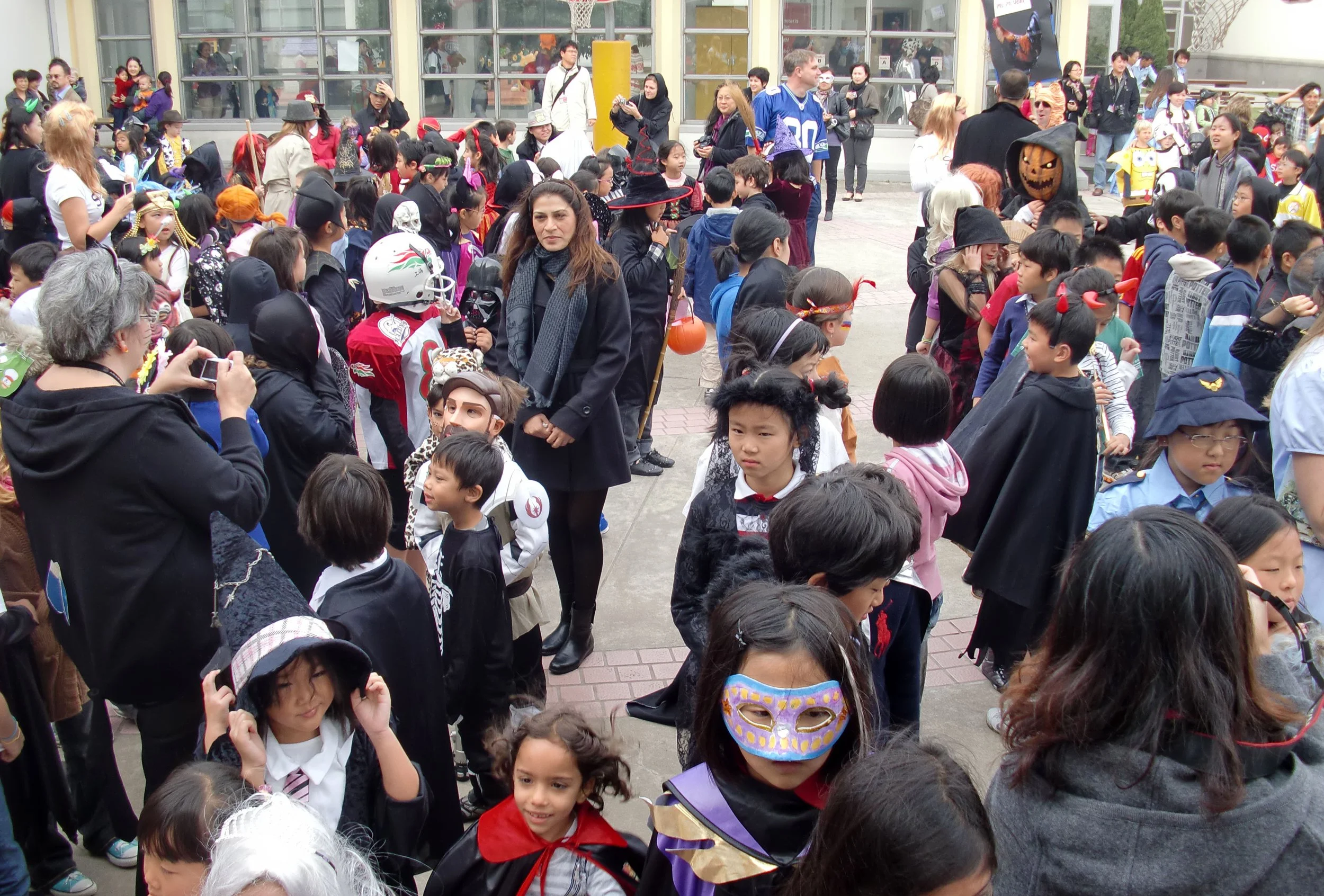 HALLOWEEN IN SHANGHAI - 2010 (7).JPG