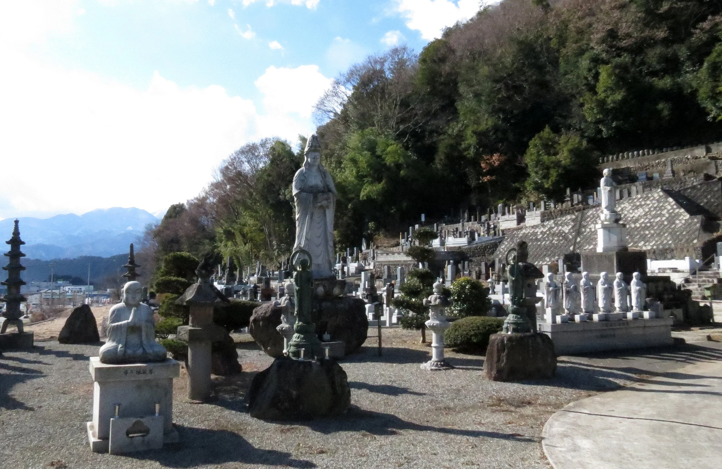 NIRASAKI TEMPLE  JAPAN (2).JPG