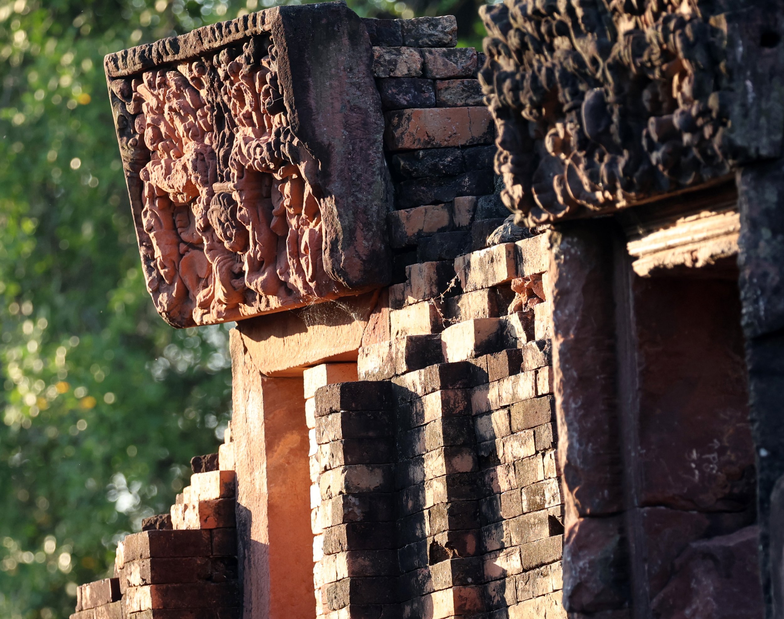 Wat Burapha Ku Ka Singh - Roi Et (1).jpg