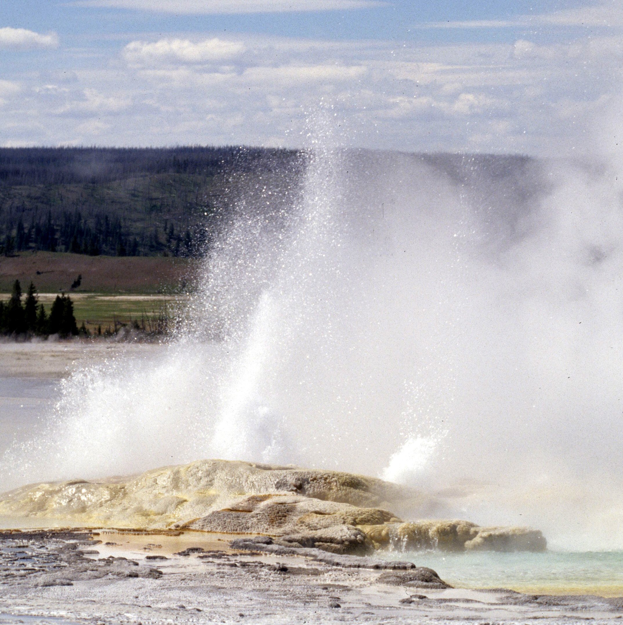 YELLOWSTONE - GEYSER VALLEY B.jpg
