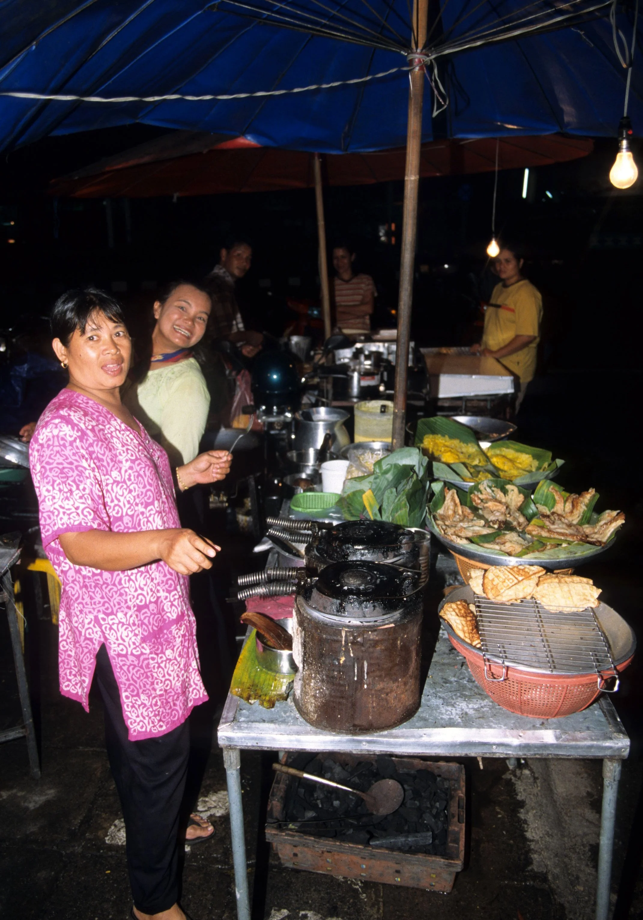 2004 Nakhonsithammarat Markets, Monks and Baby Cokie (47).jpg