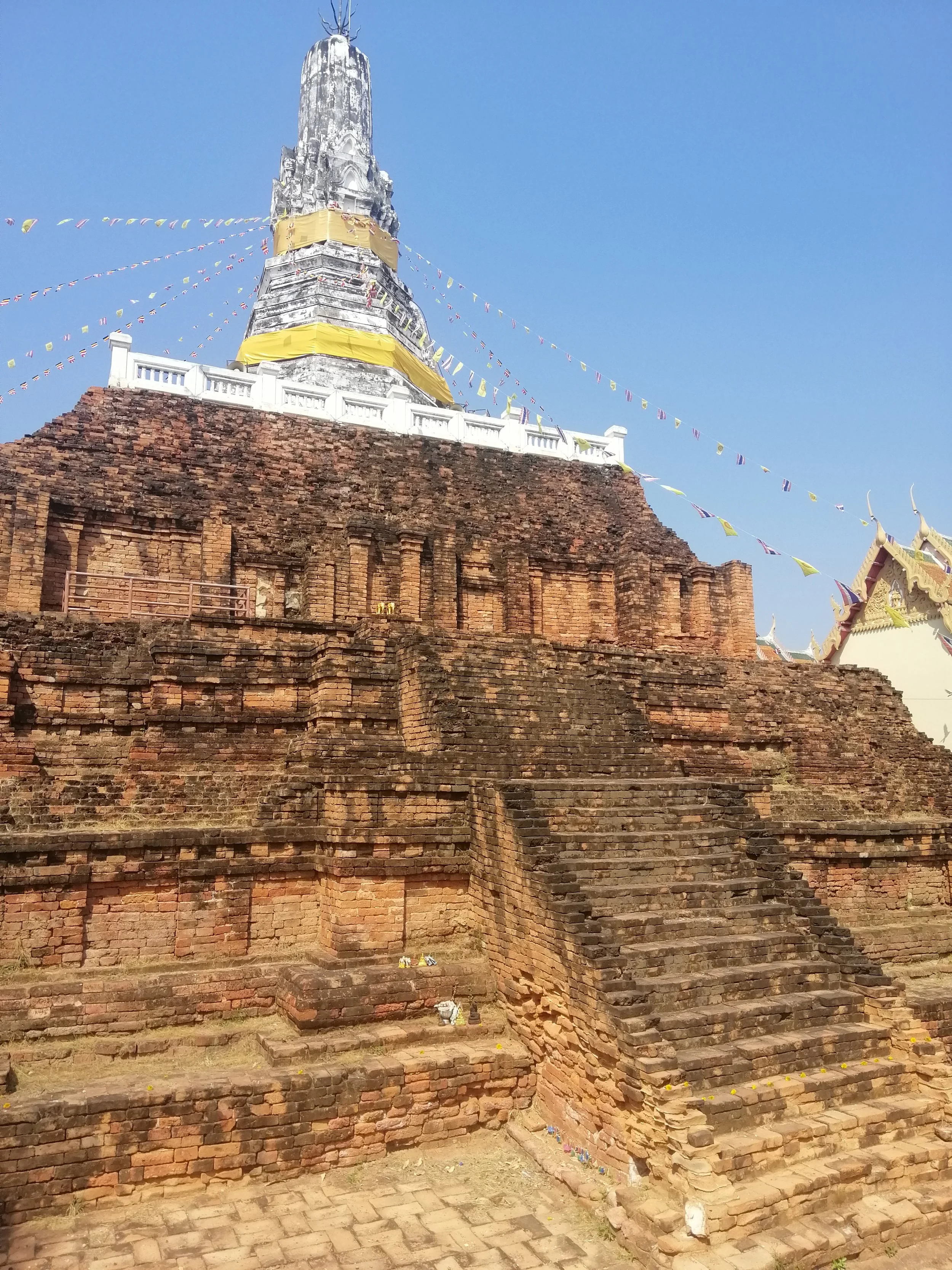 2019 Nakhon Pathom Trip Temples with Cokie (41).jpg