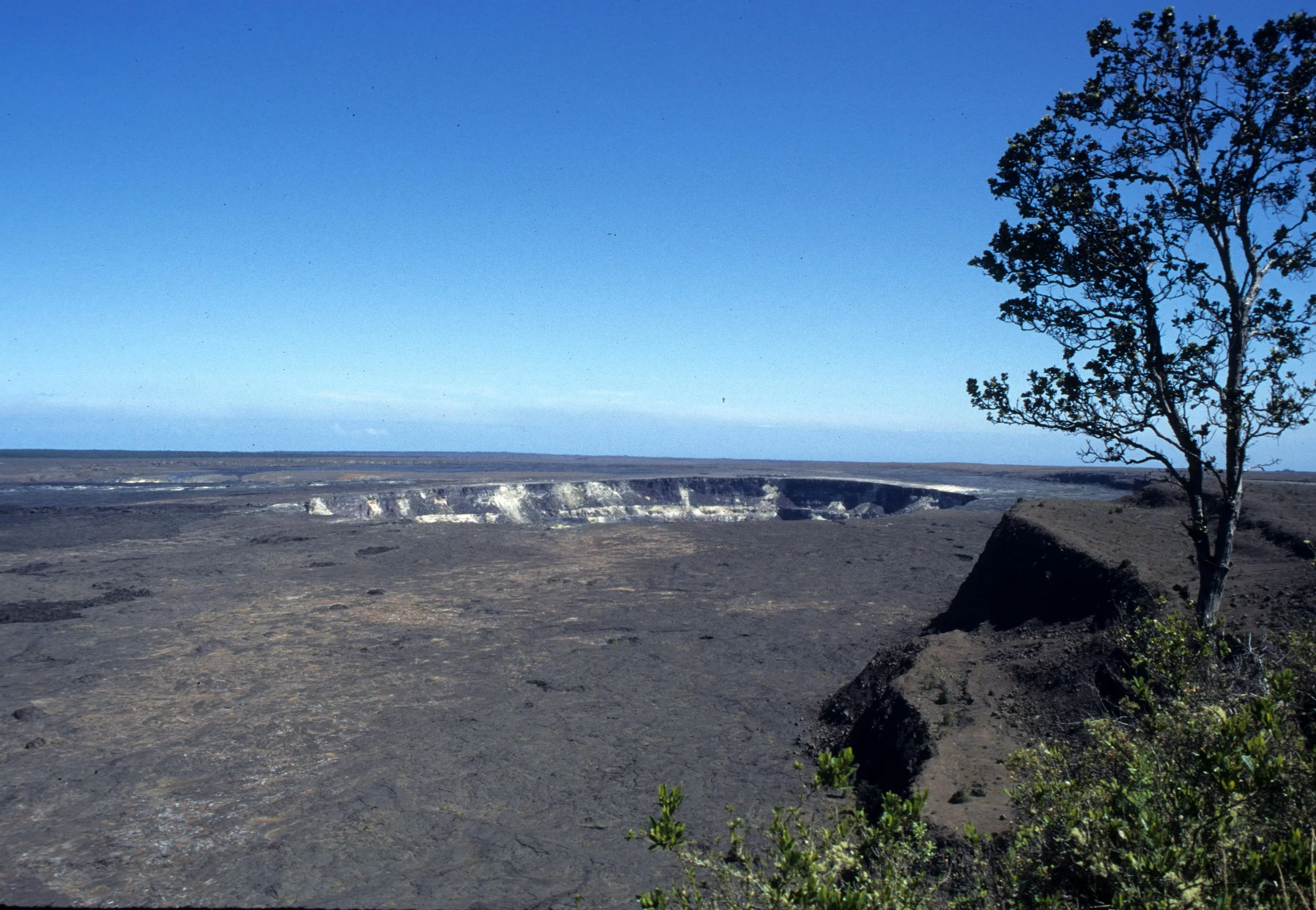 HAWAII - HAWAII - VOLCANOES NP - KILAUEA CALDERA (2).jpg