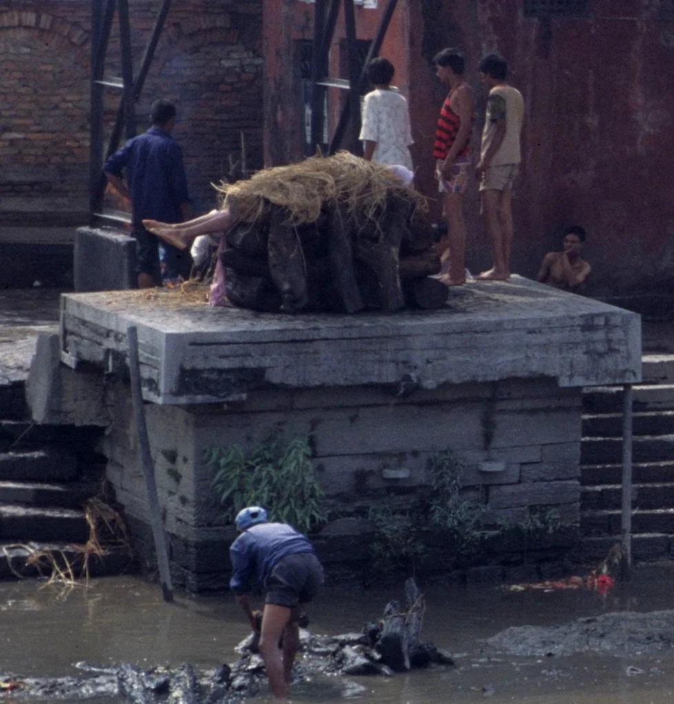 NEPAL - KATMANDU - FUNERAL RIVER A1.jpg