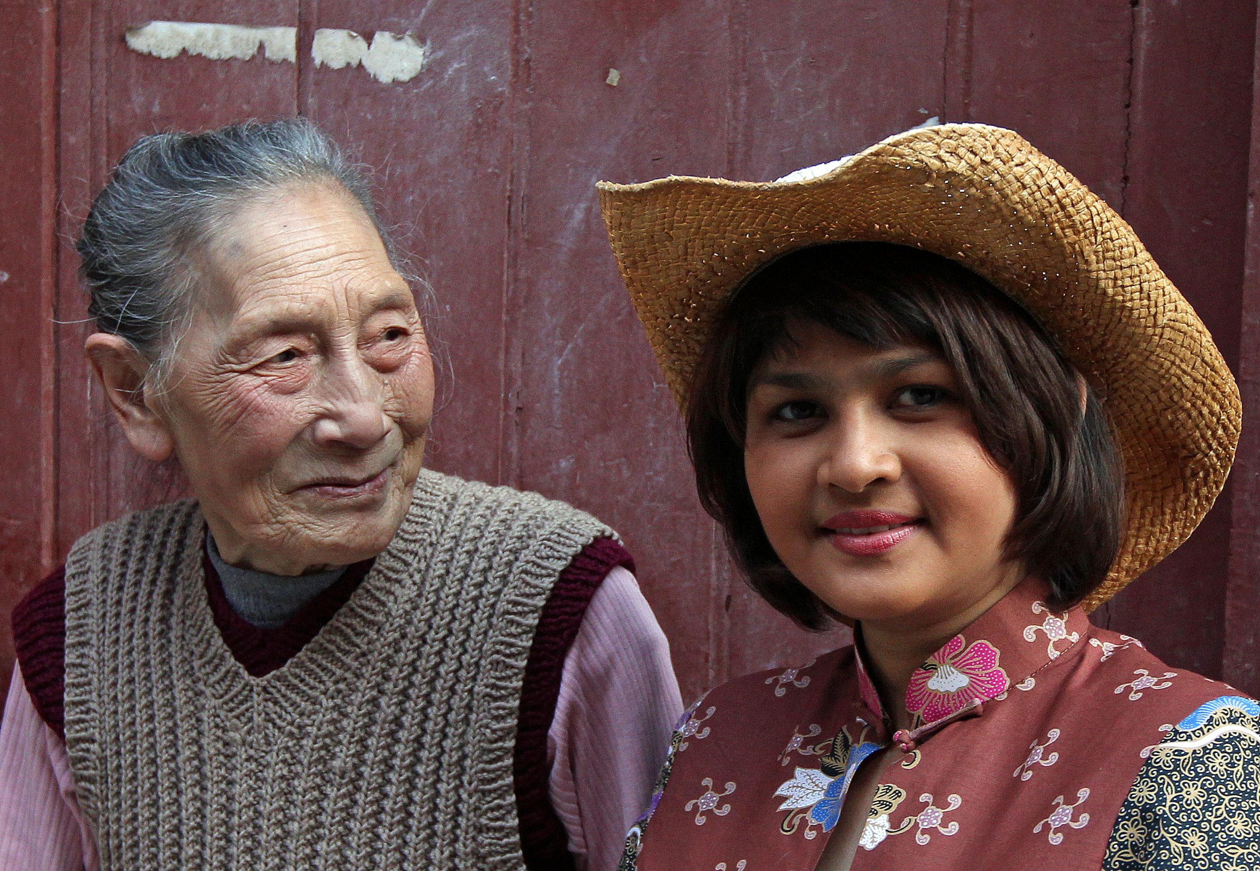 LILONG ALLEYS OFF WEST NANJING ROAD NEAR US CONSULATE - SHANGHAI (49).JPG