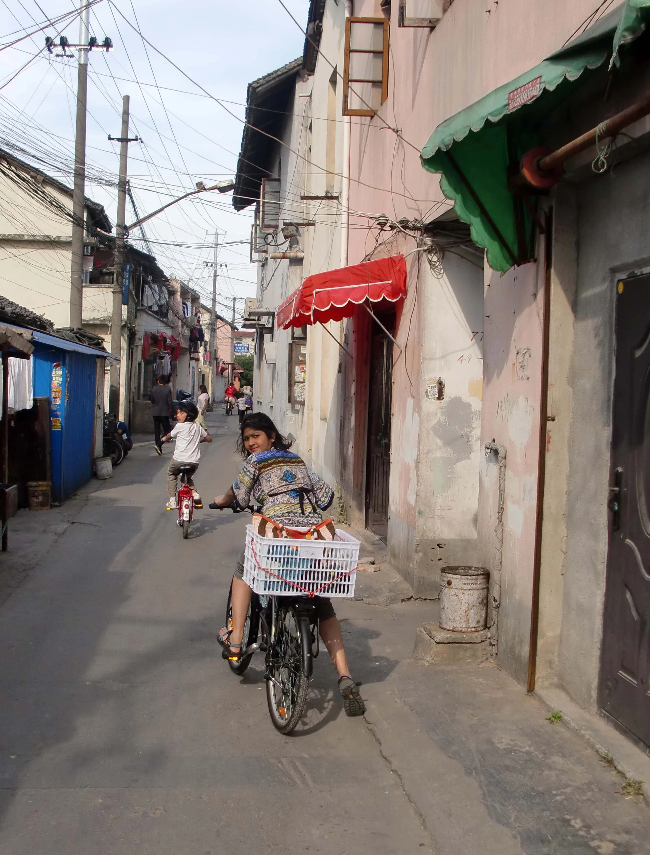 2011-5-28 BIKE RIDE IN JINQIAO (13).JPG