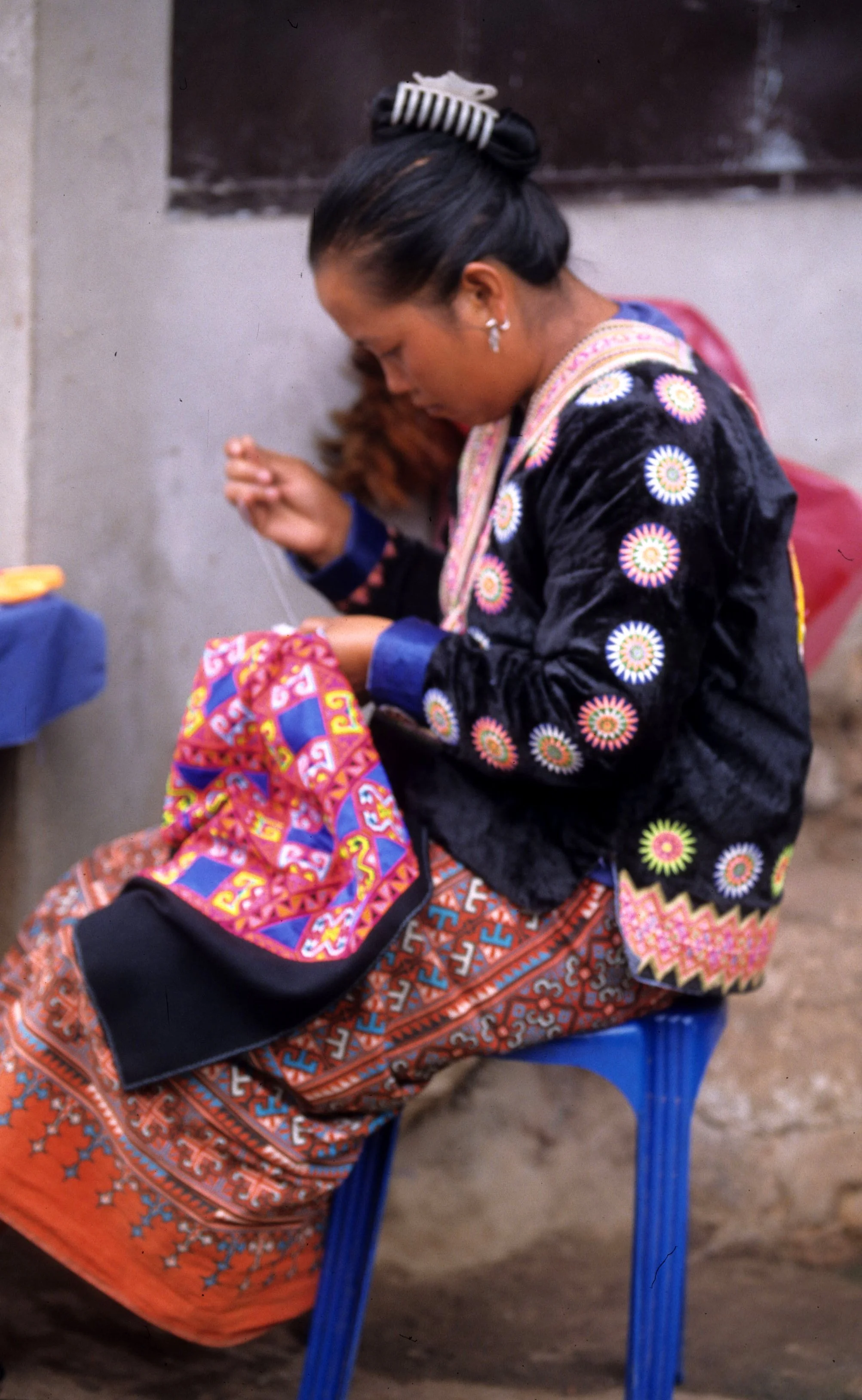 HILLTRIBE - HMONG SEAMSTRESS - DOISUTHEP.jpg