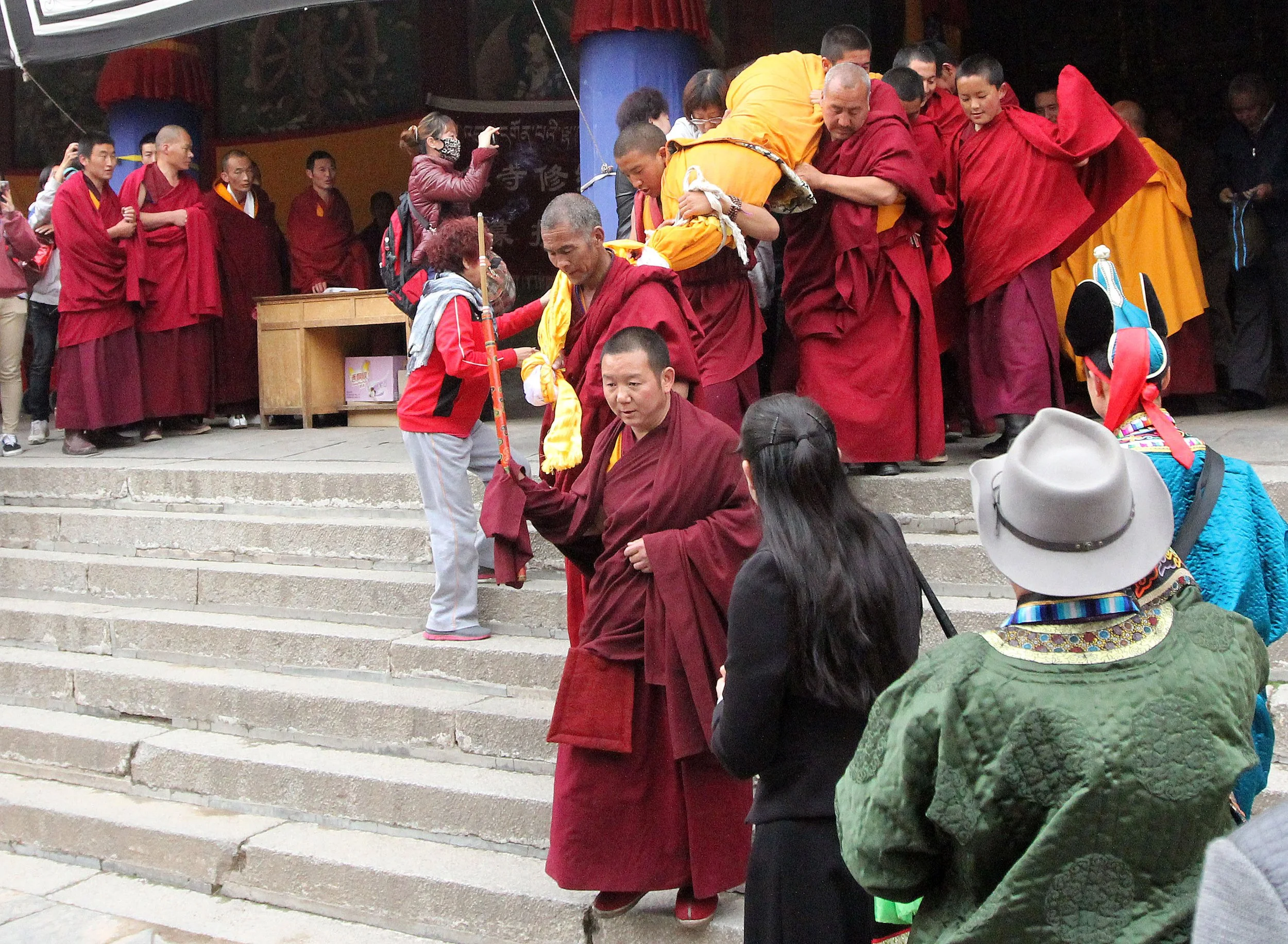 KUMBUM MONASTERY - QINGHAI - SUNNING BUDDHA FESTIVAL 2013 (81).JPG