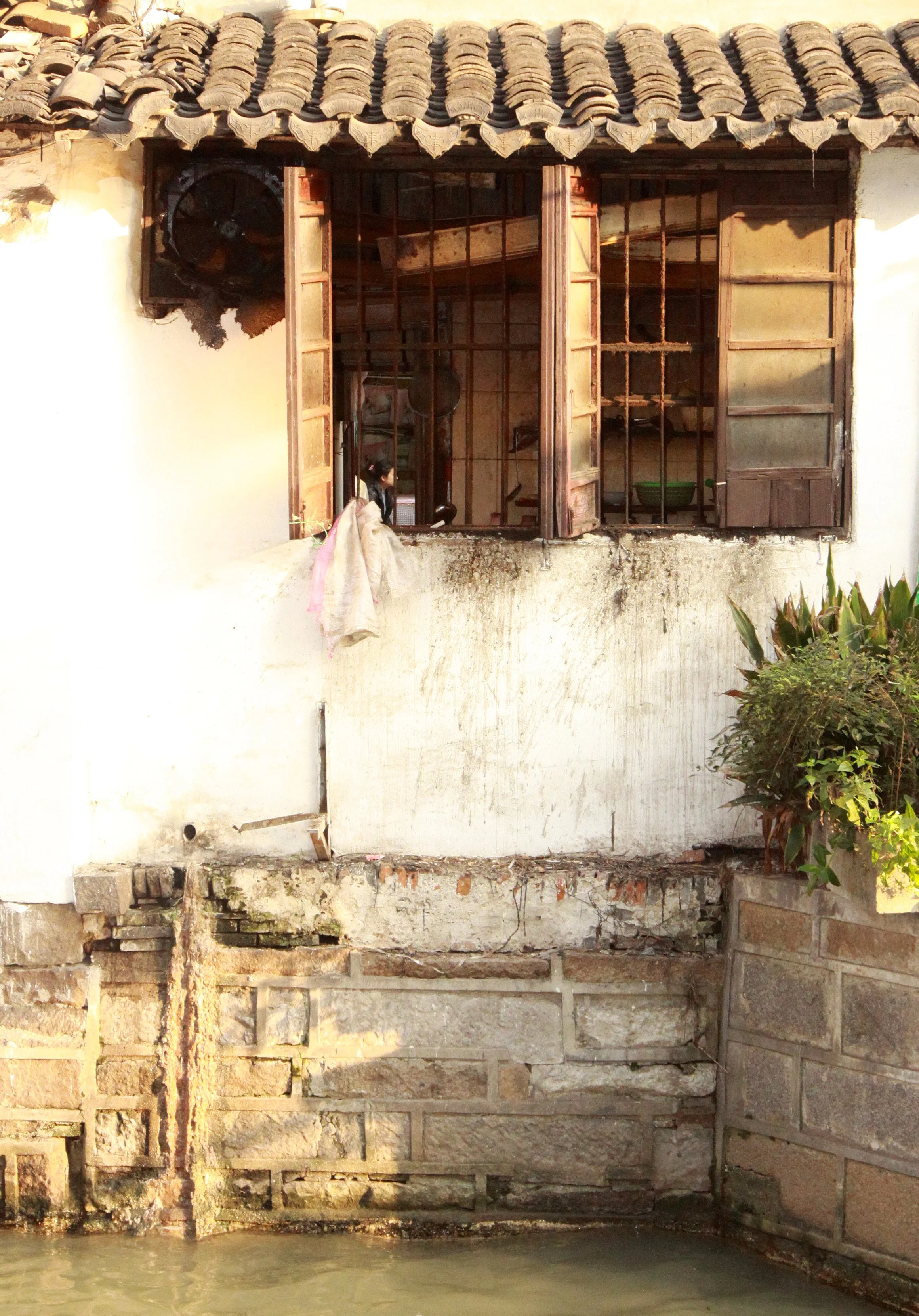 ZHUJIAJIAO WATER TOWN - NOVEMBER 20 2011 (95).JPG