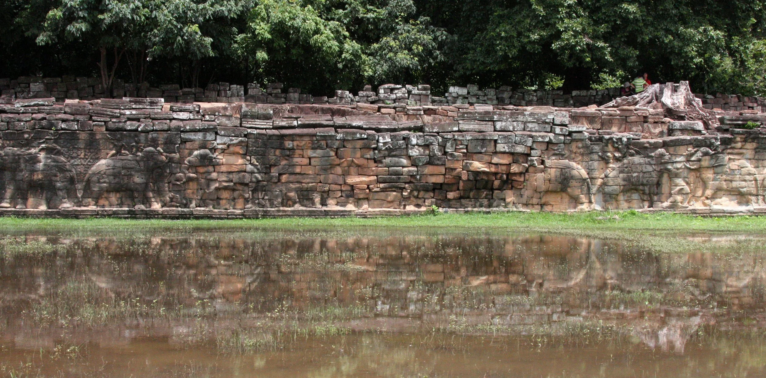 ELEPHANT TERRACE - CAMBODIA - JULY 2010 (1).JPG