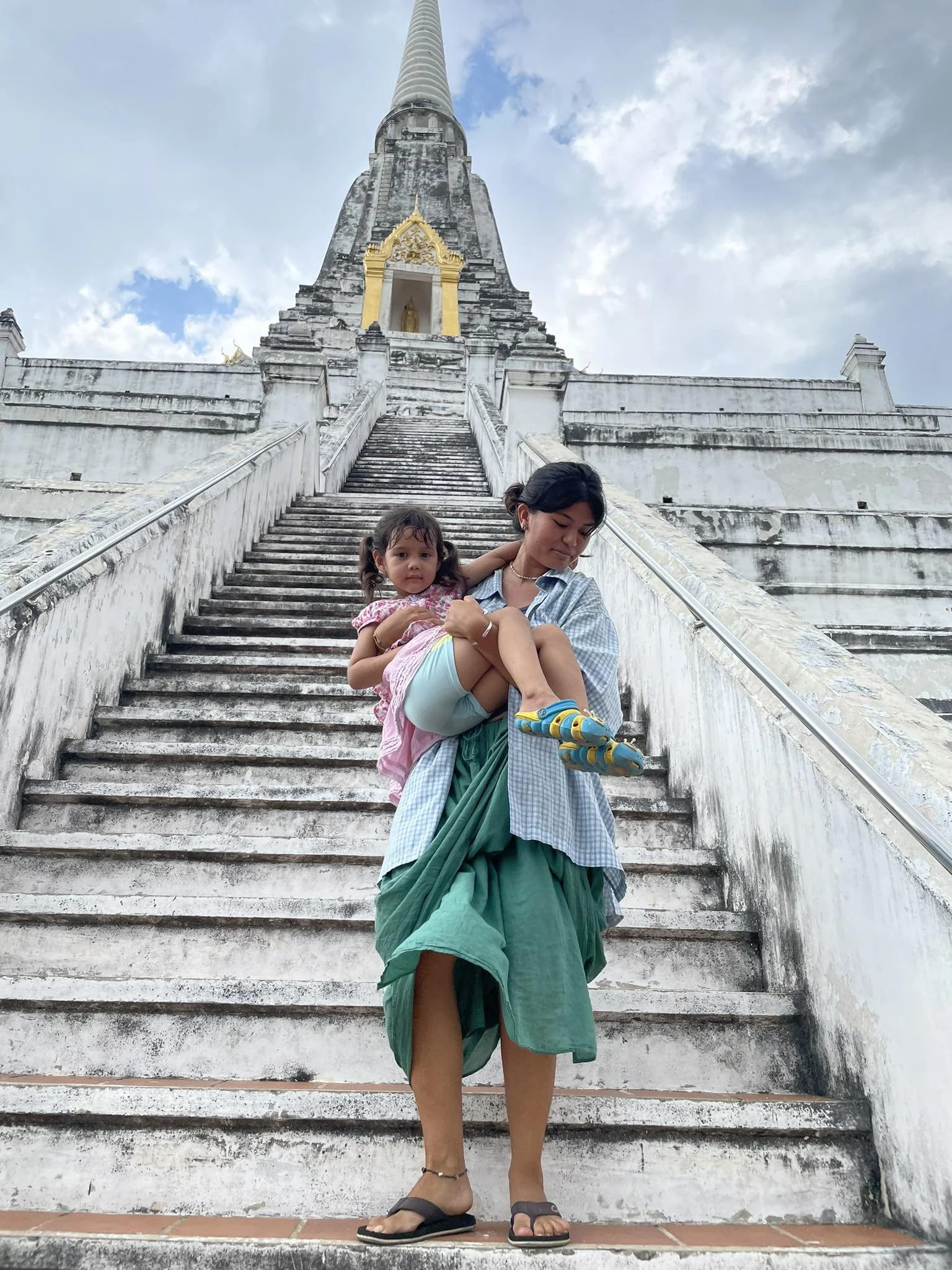 2022 Ayutthaya with Cokie. Liana & Lalita & Gift (60).jpg