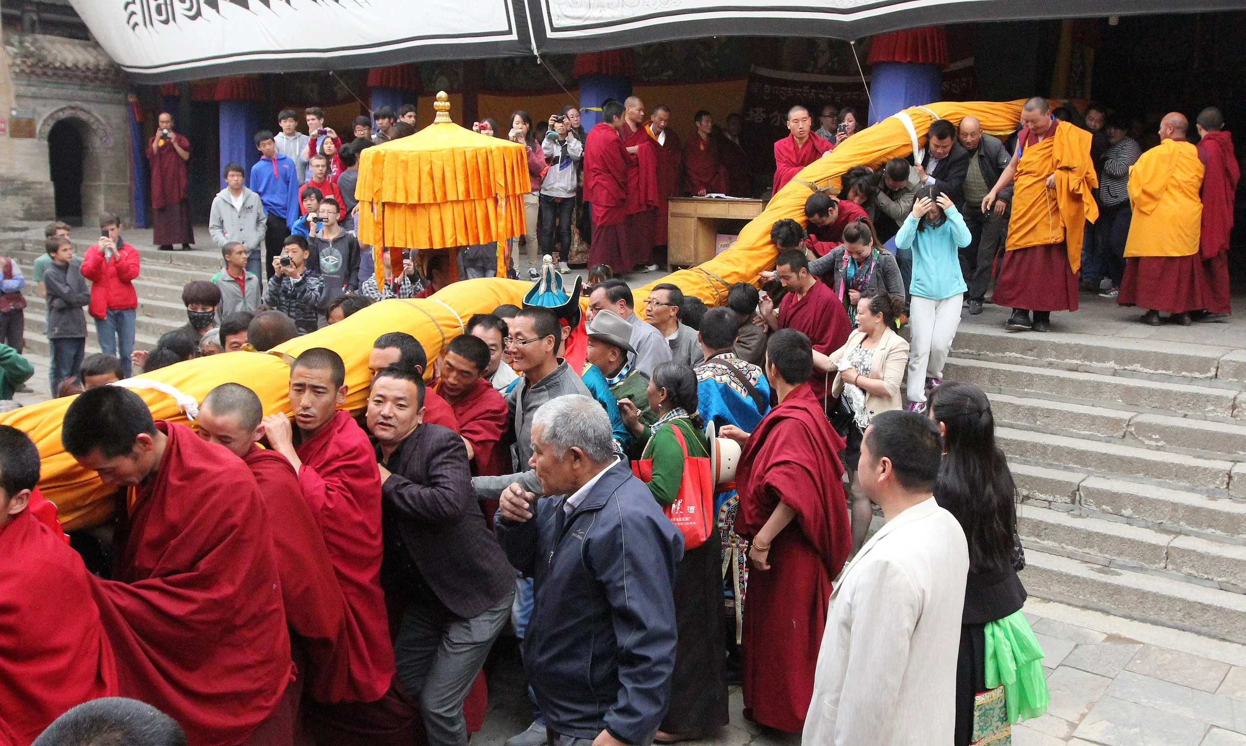 KUMBUM MONASTERY - QINGHAI - SUNNING BUDDHA FESTIVAL 2013 (102).JPG