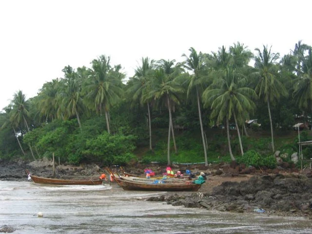 KOH LANTA - SEA GYPSY VILLAGE - 2005 (11).jpg