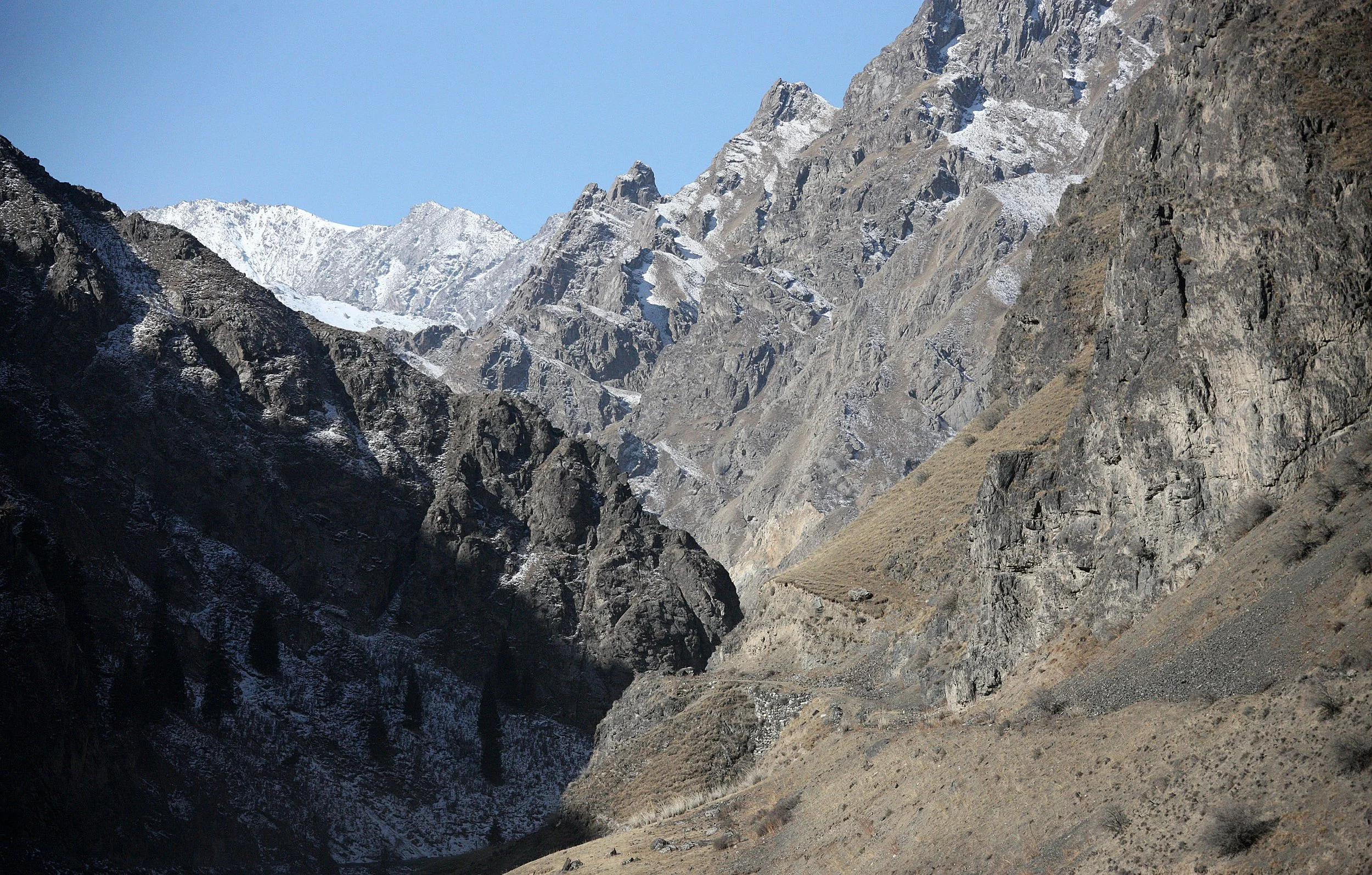 TIANSHAN MOUNTAINS - XINJIANG CHINA - ROUTE 216 (107).JPG