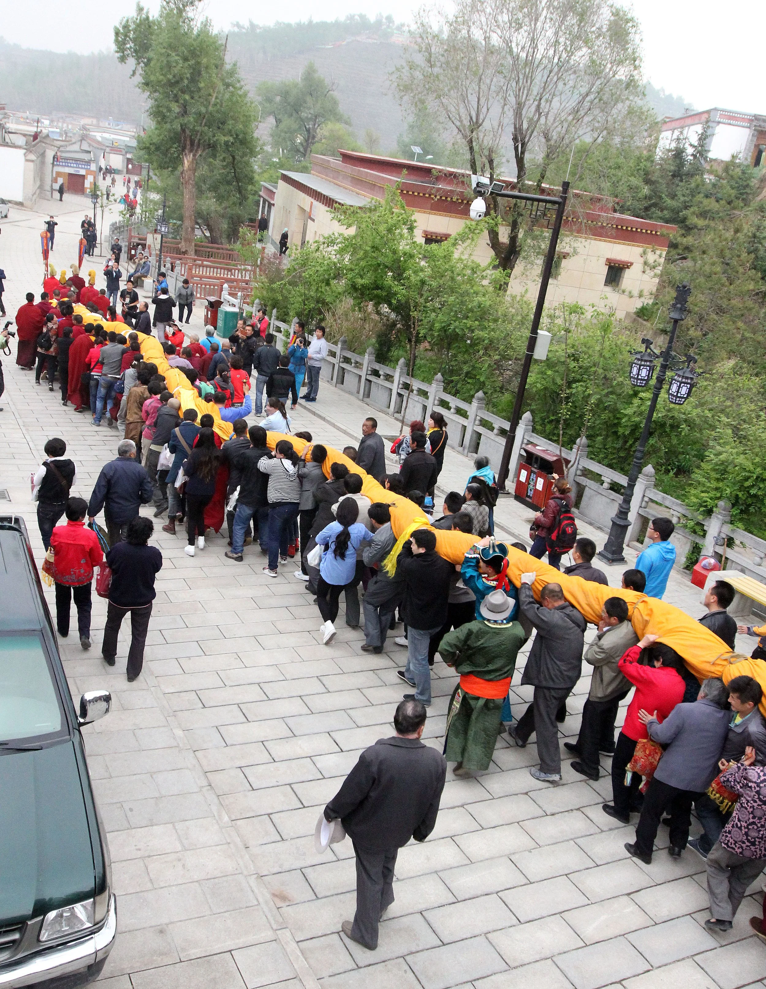 KUMBUM MONASTERY - QINGHAI - SUNNING BUDDHA FESTIVAL 2013 (125).JPG