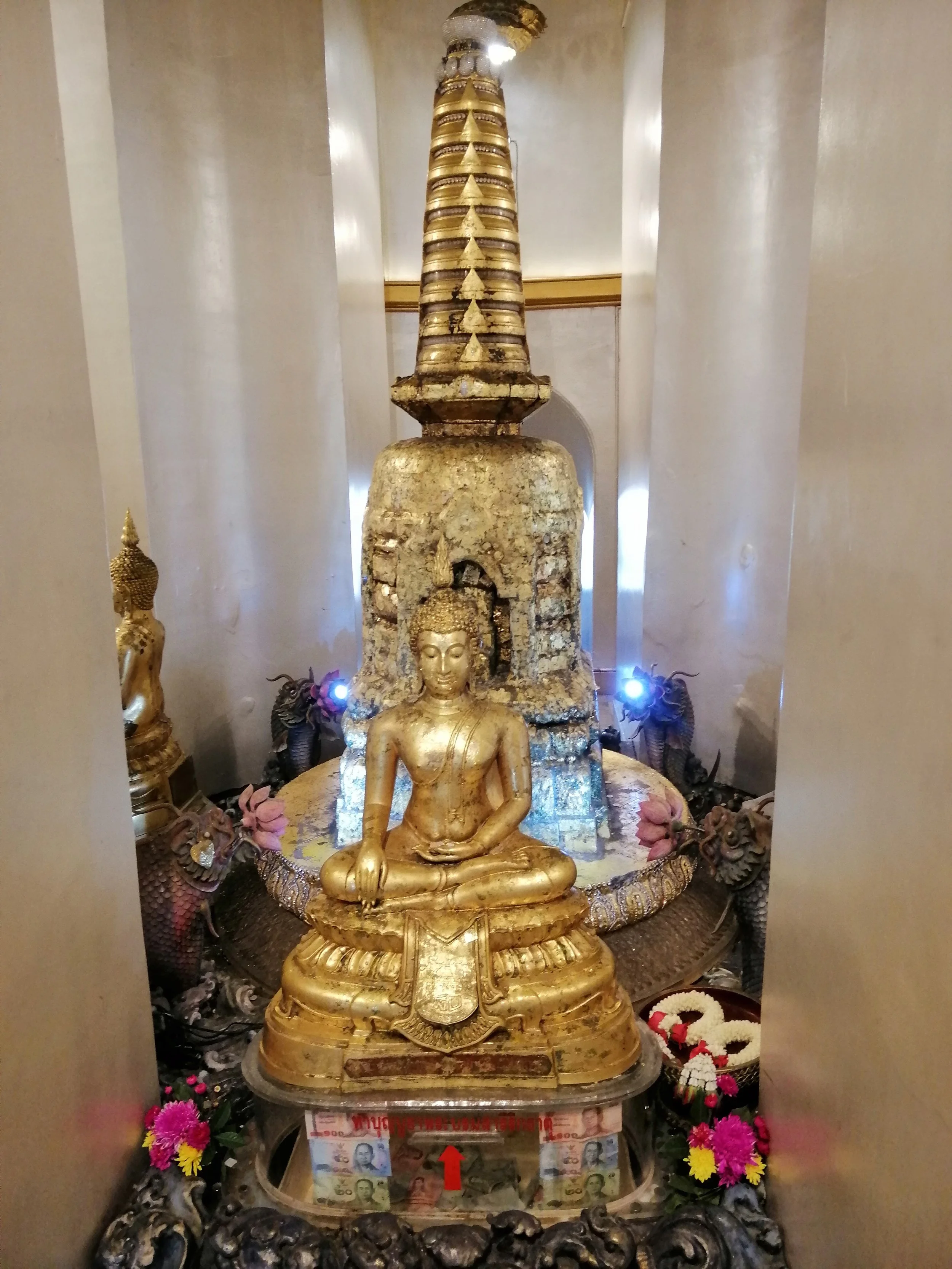 2020 Bagnkok - Wat Sakket visit to see Vulture Statue (41).jpg