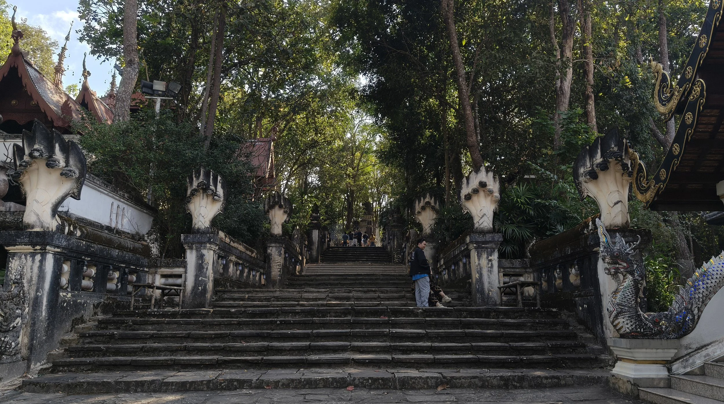Wat Analayothipyaram (Luang Pu Phaibun) Phayao Thailand (1).jpg