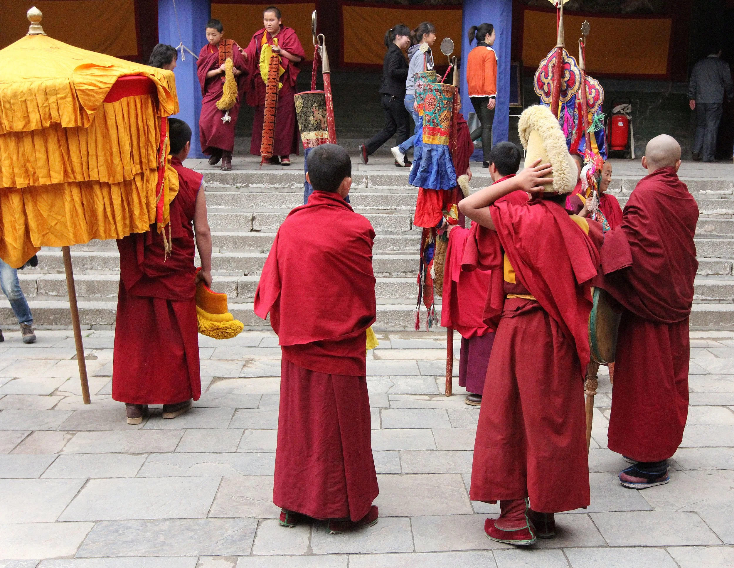 KUMBUM MONASTERY - QINGHAI - SUNNING BUDDHA FESTIVAL 2013 (42).JPG
