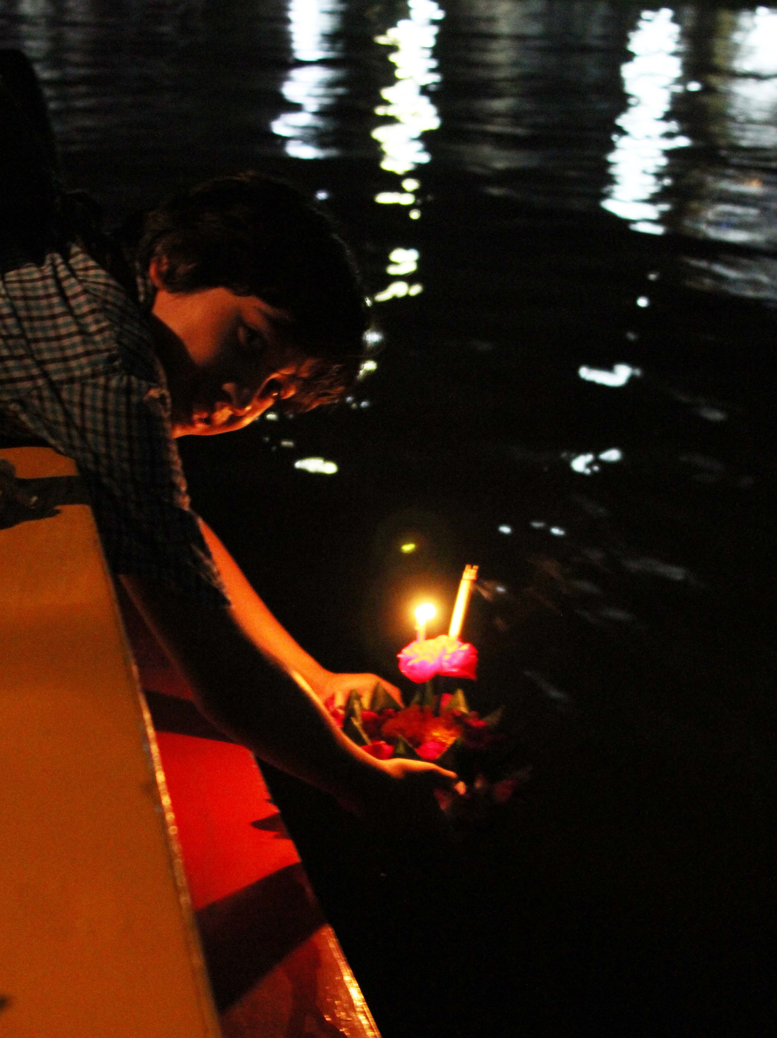 2013 Loy Krathong in Bangkok (40).JPG