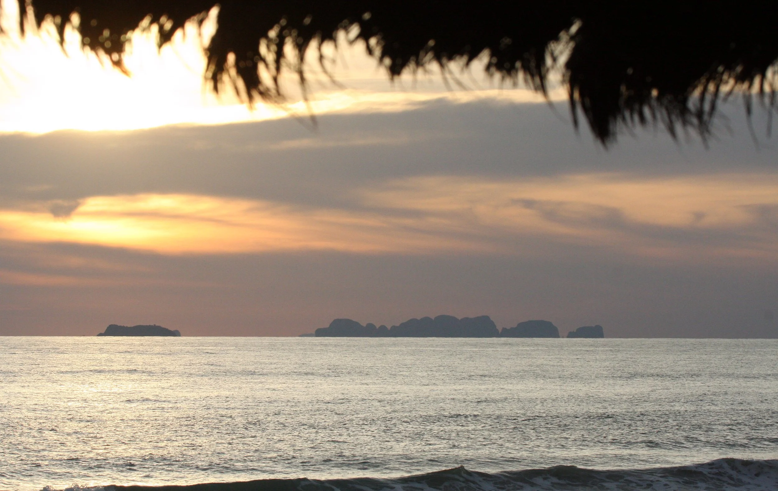 KOH LANTA - 2008 -  SUNSET AT OTTO'S (18).JPG