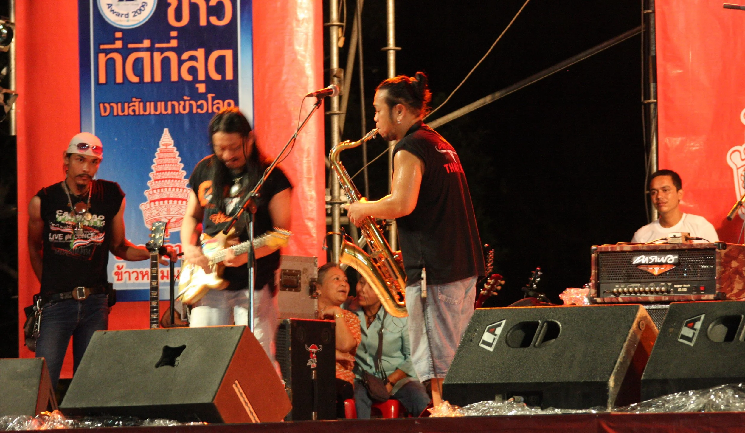 2010-7-18 CARRABAO CONCERT IN NAKHONSITHAMMARAT (73).JPG