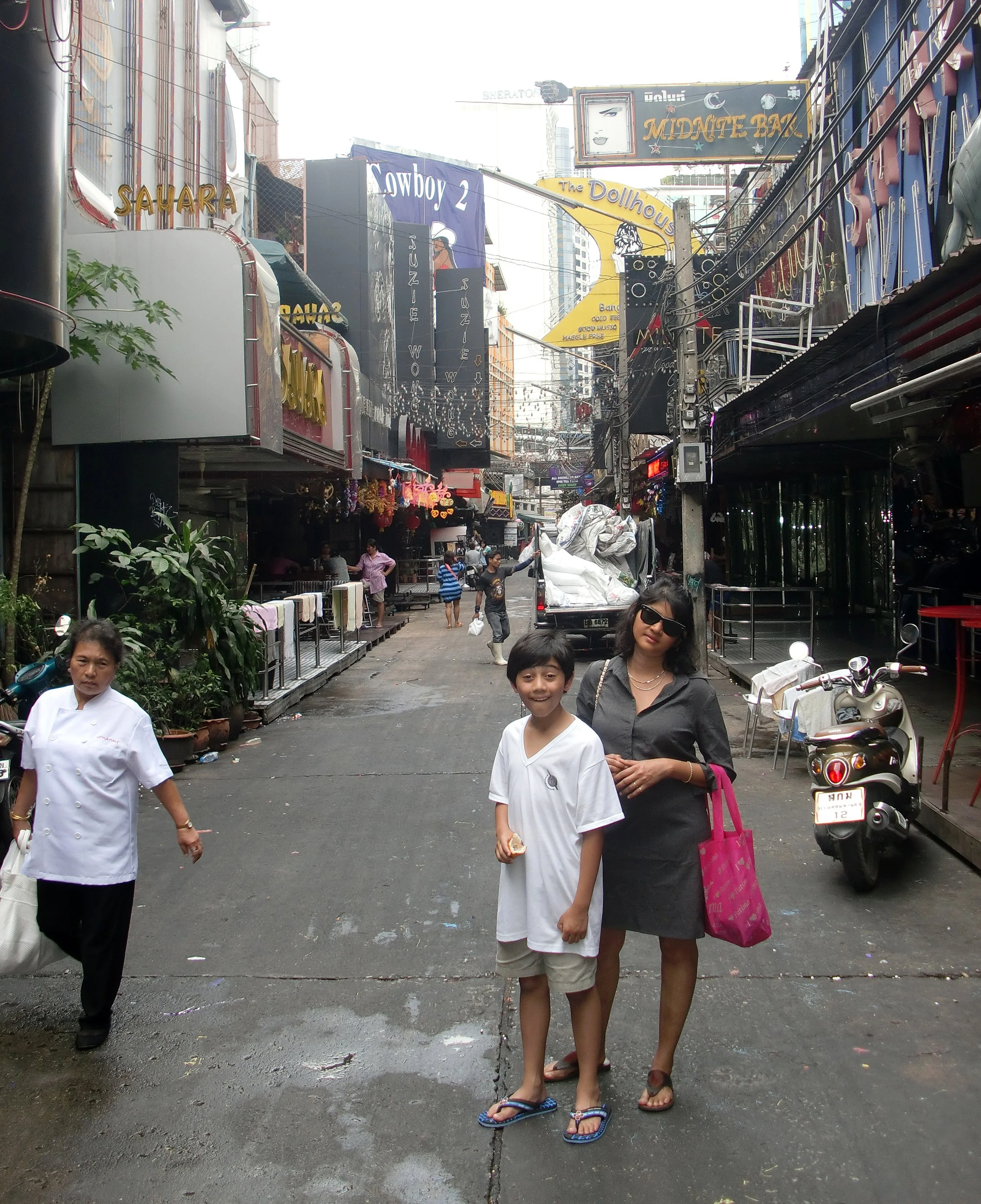 2012 Bangkok New Year's Eve on Soi Cowboy (4).JPG