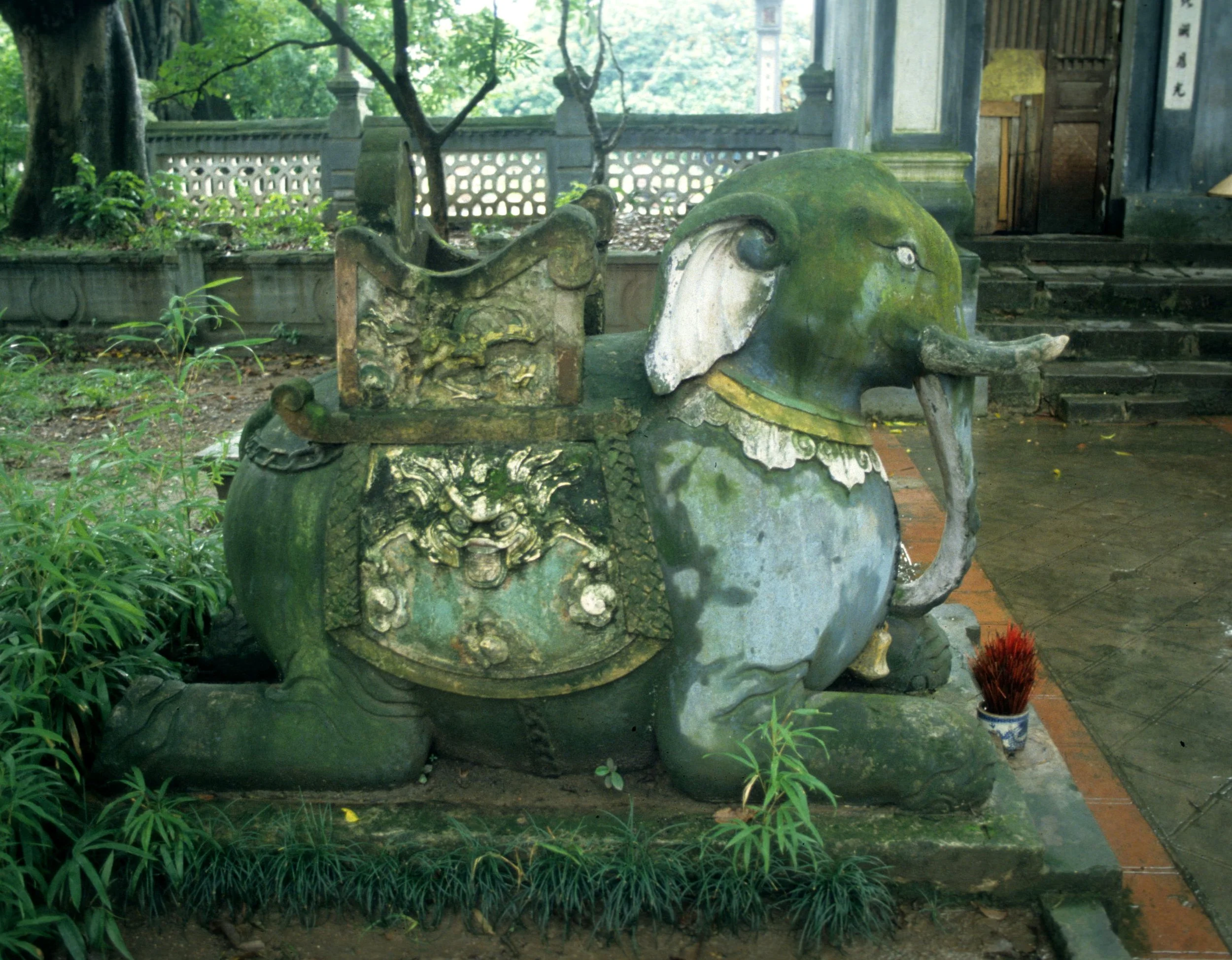 HANOI - TEMPLES AND LAKE (6).jpg