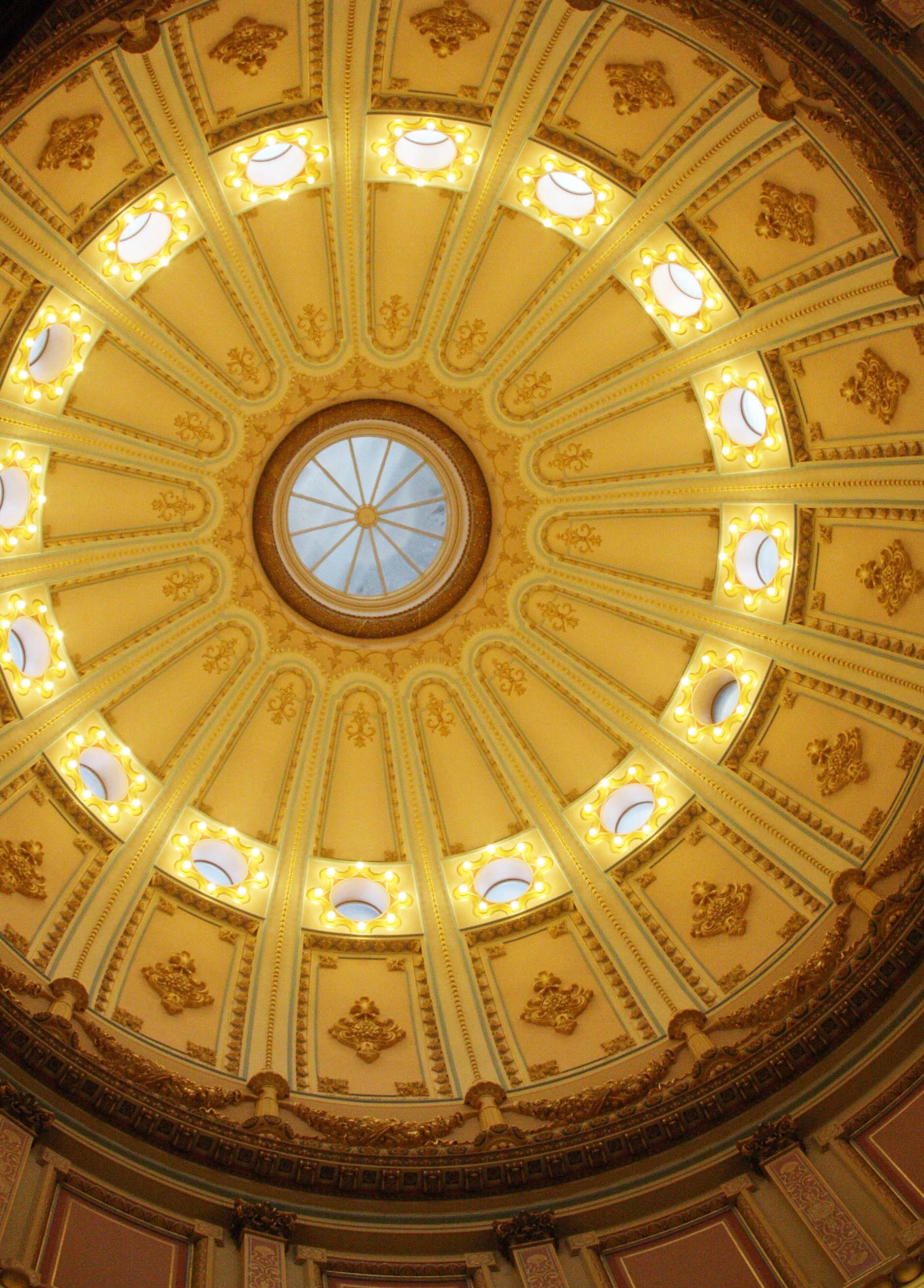 2010-4-9 SACRAMENTO CALIFORNIA - CAPITAL BUILDING (9).JPG