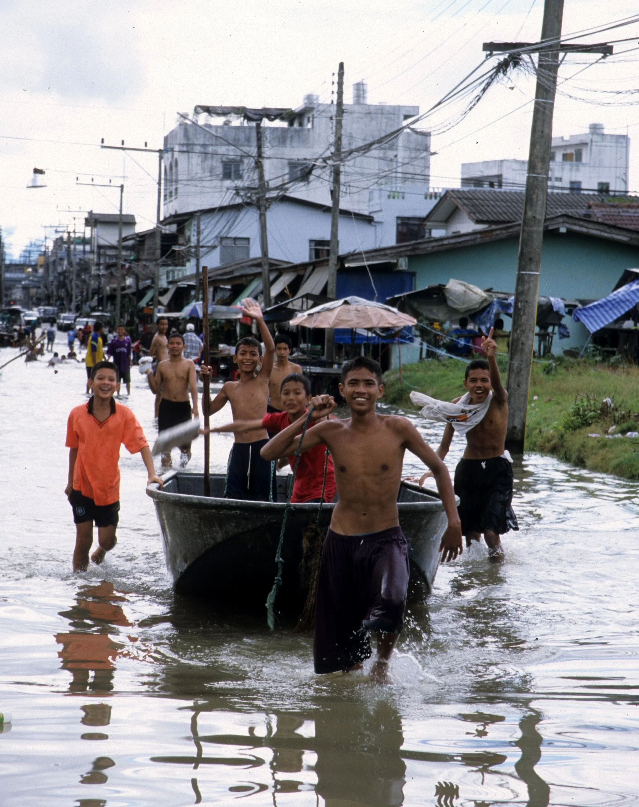 2009 Nakhonsithammarat Thailand with Family & Floods (13).jpg