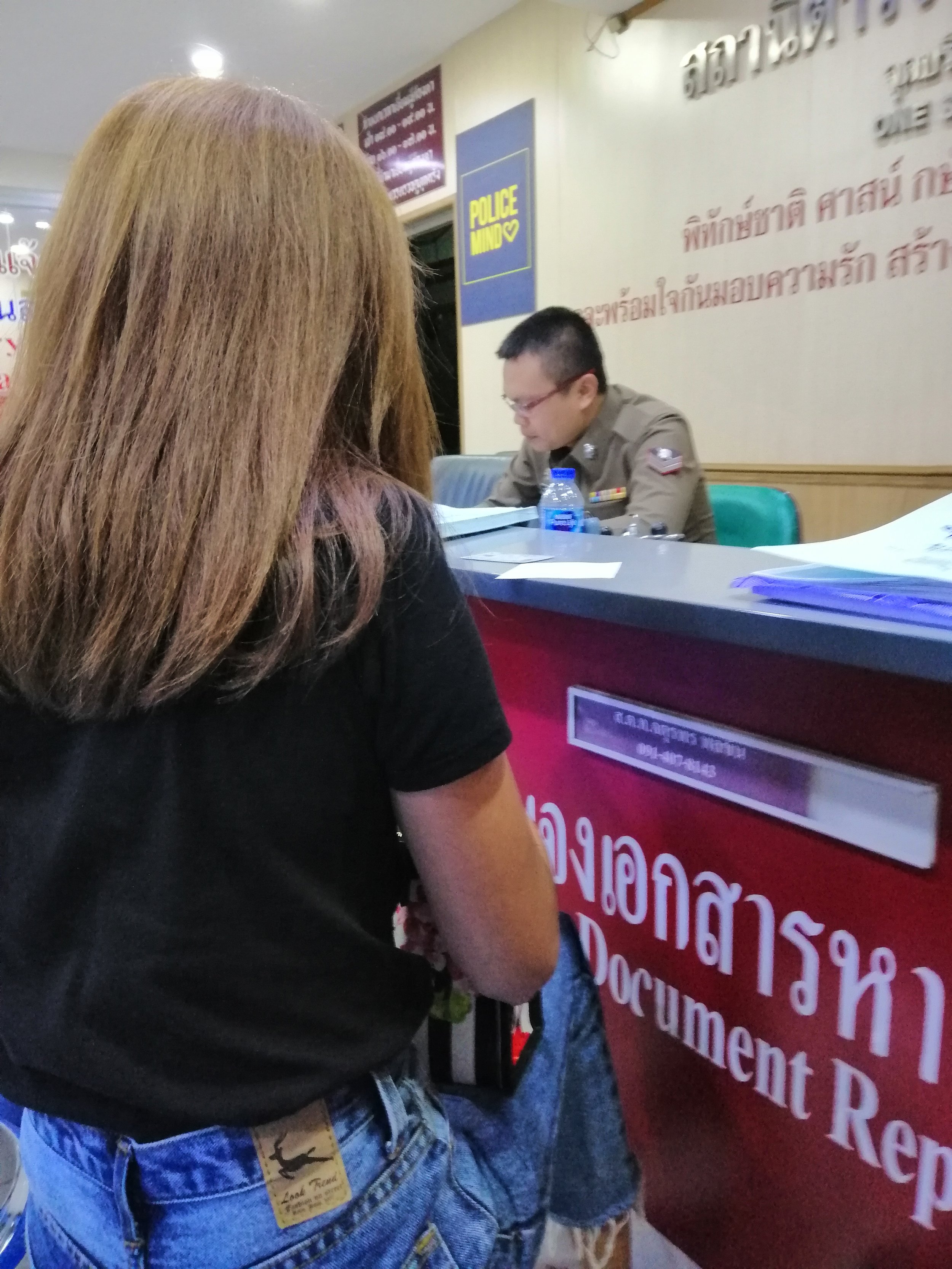 2018 Pics with Gift in Thailand (22).jpg