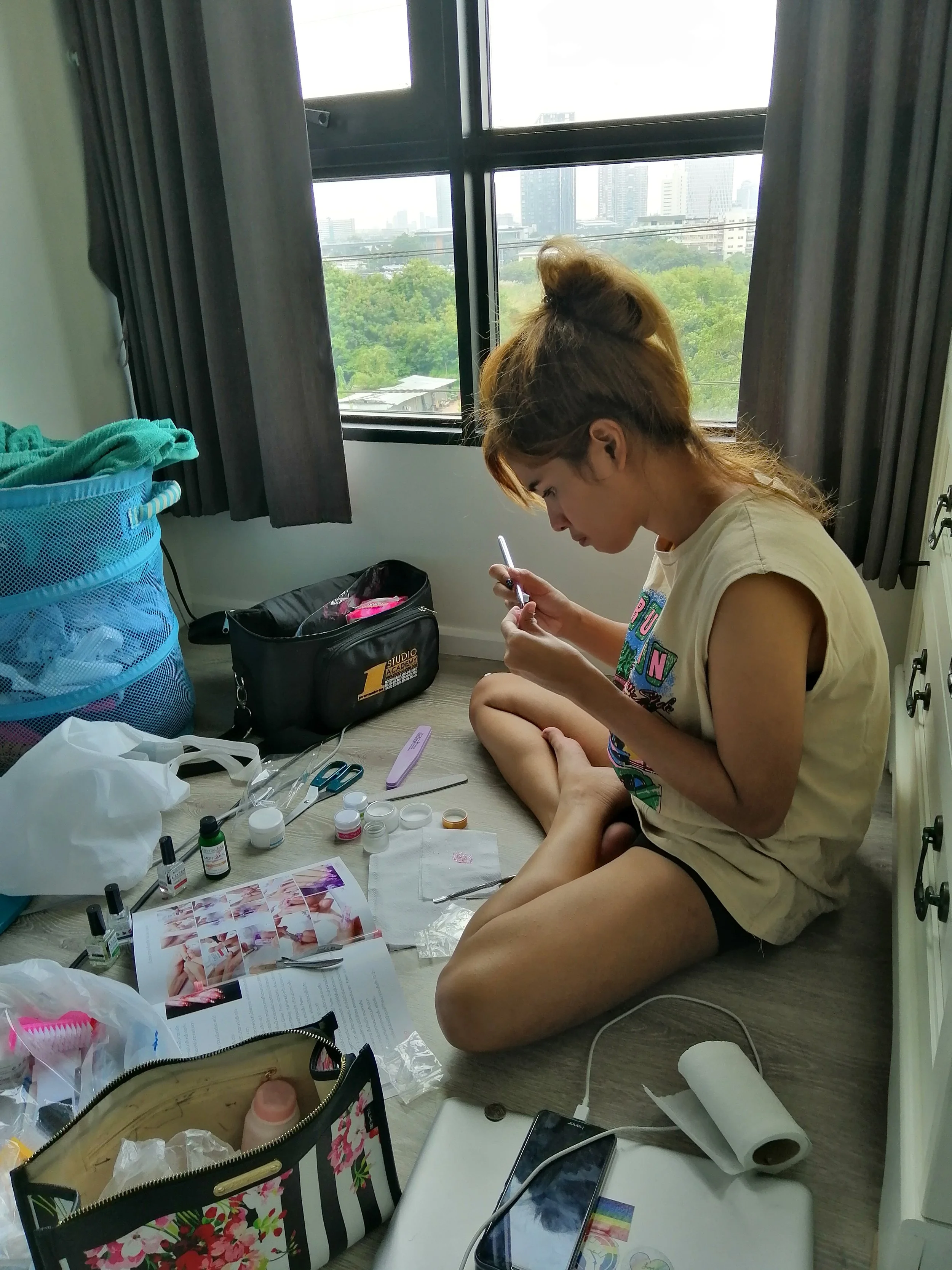2018 Pics with Gift in Thailand (24).jpg