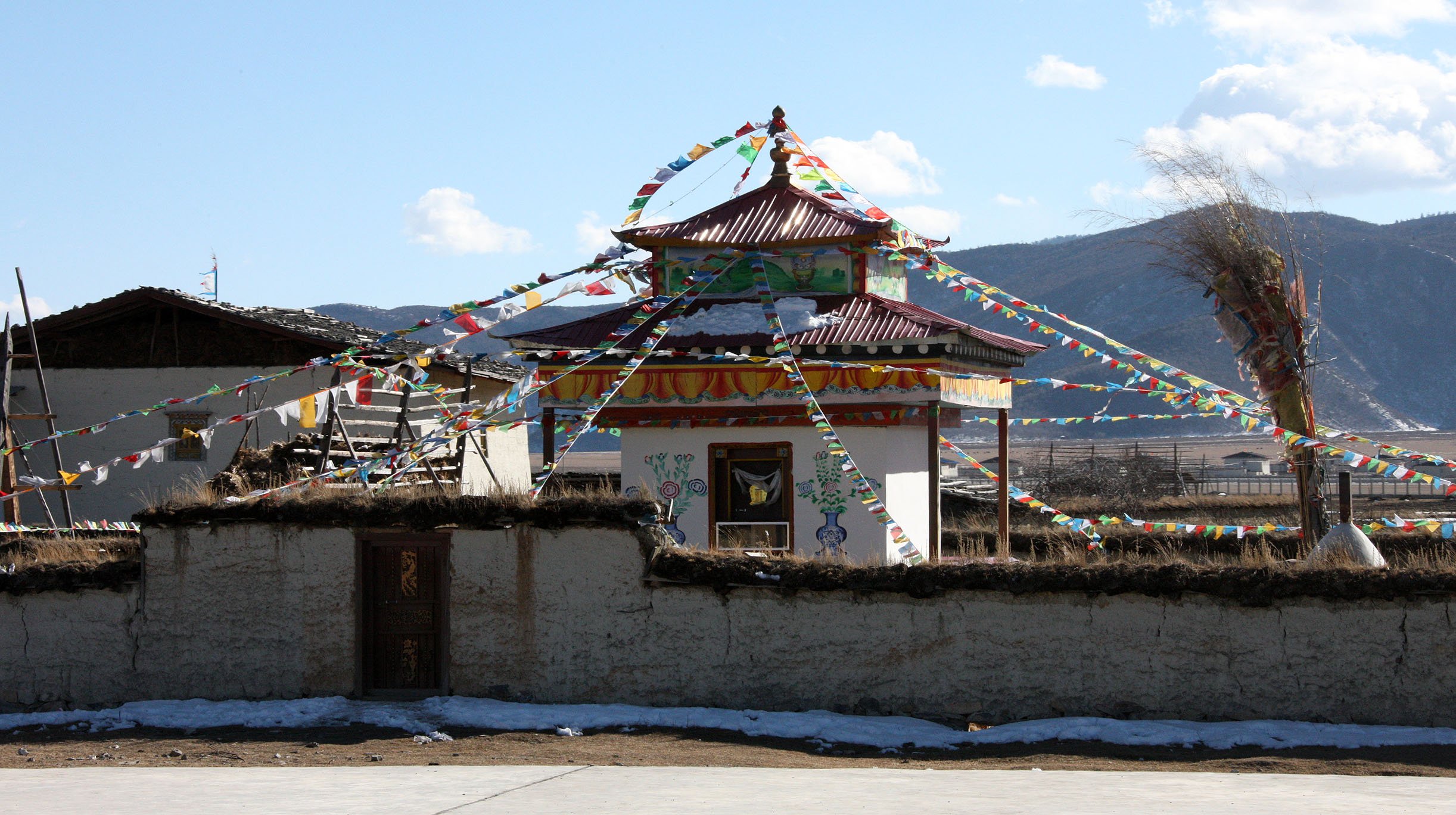 YUNNAN - TIBETAN VILLAGES NEAR NAPAHAI & SHANGRILA (12).JPG