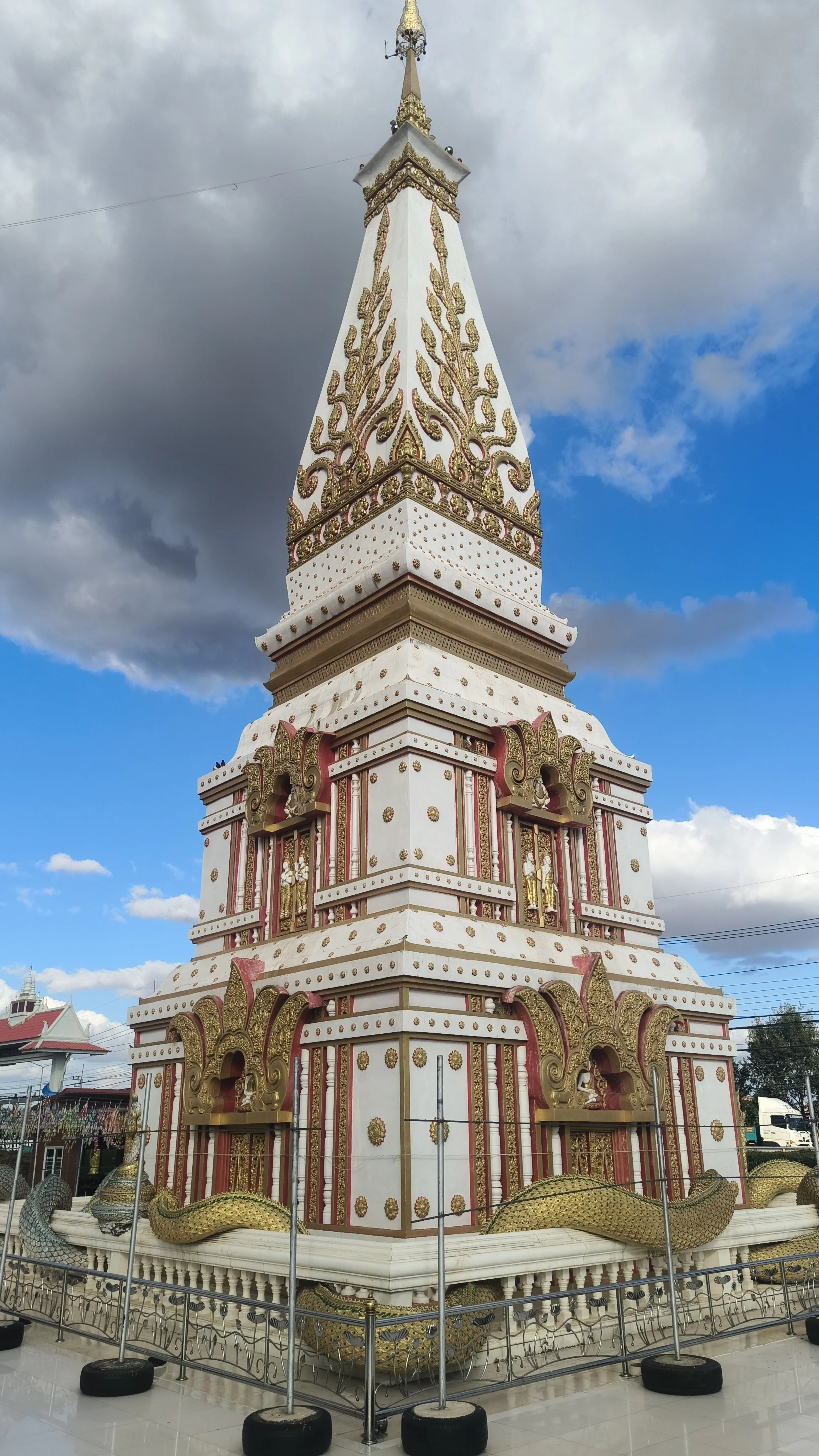Wat That Noi Sriboonruang, Nakhon Phanom Province  (2).jpg