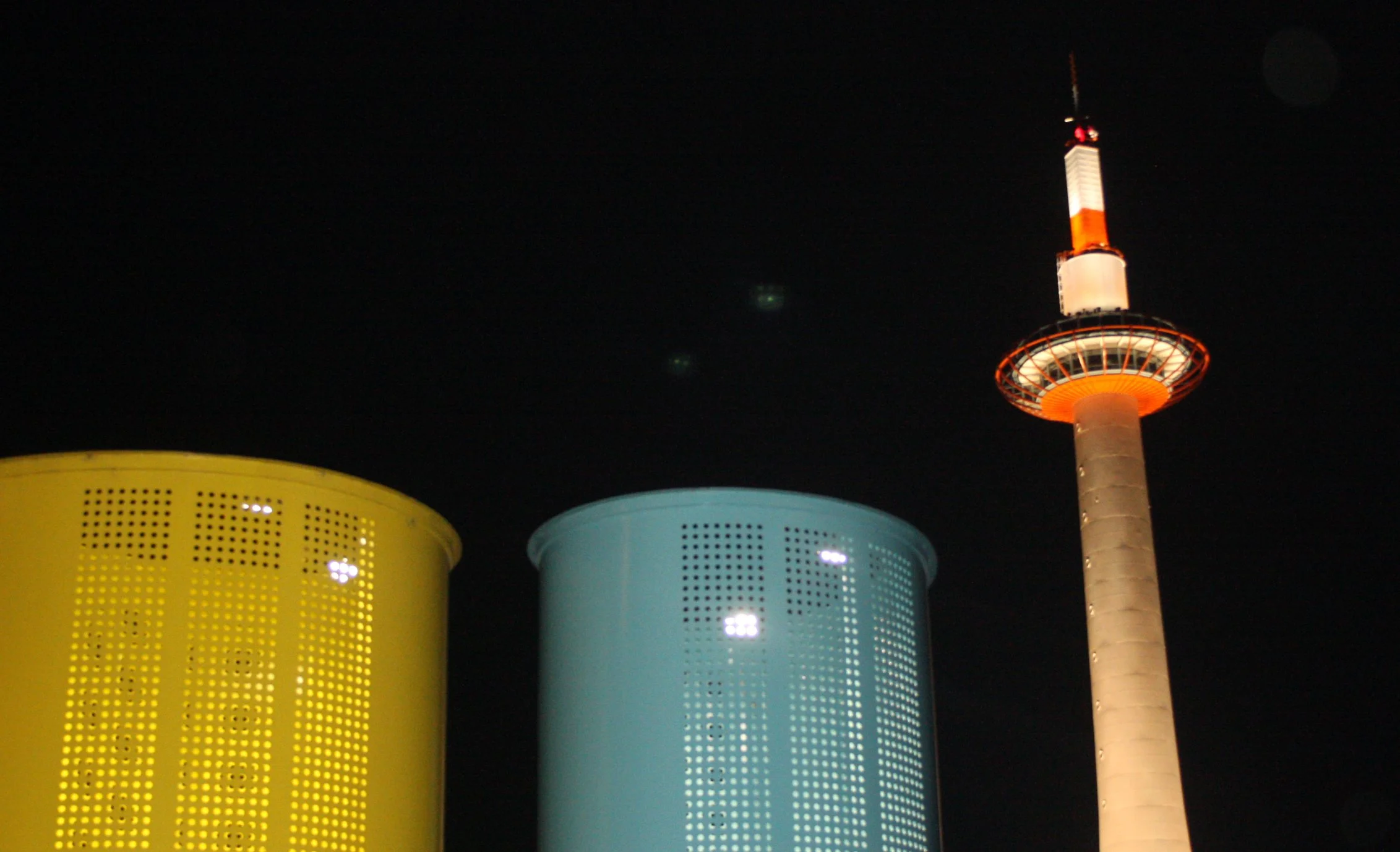 KYOTO - MAY 2009 - KYOTO TOWER (4).JPG